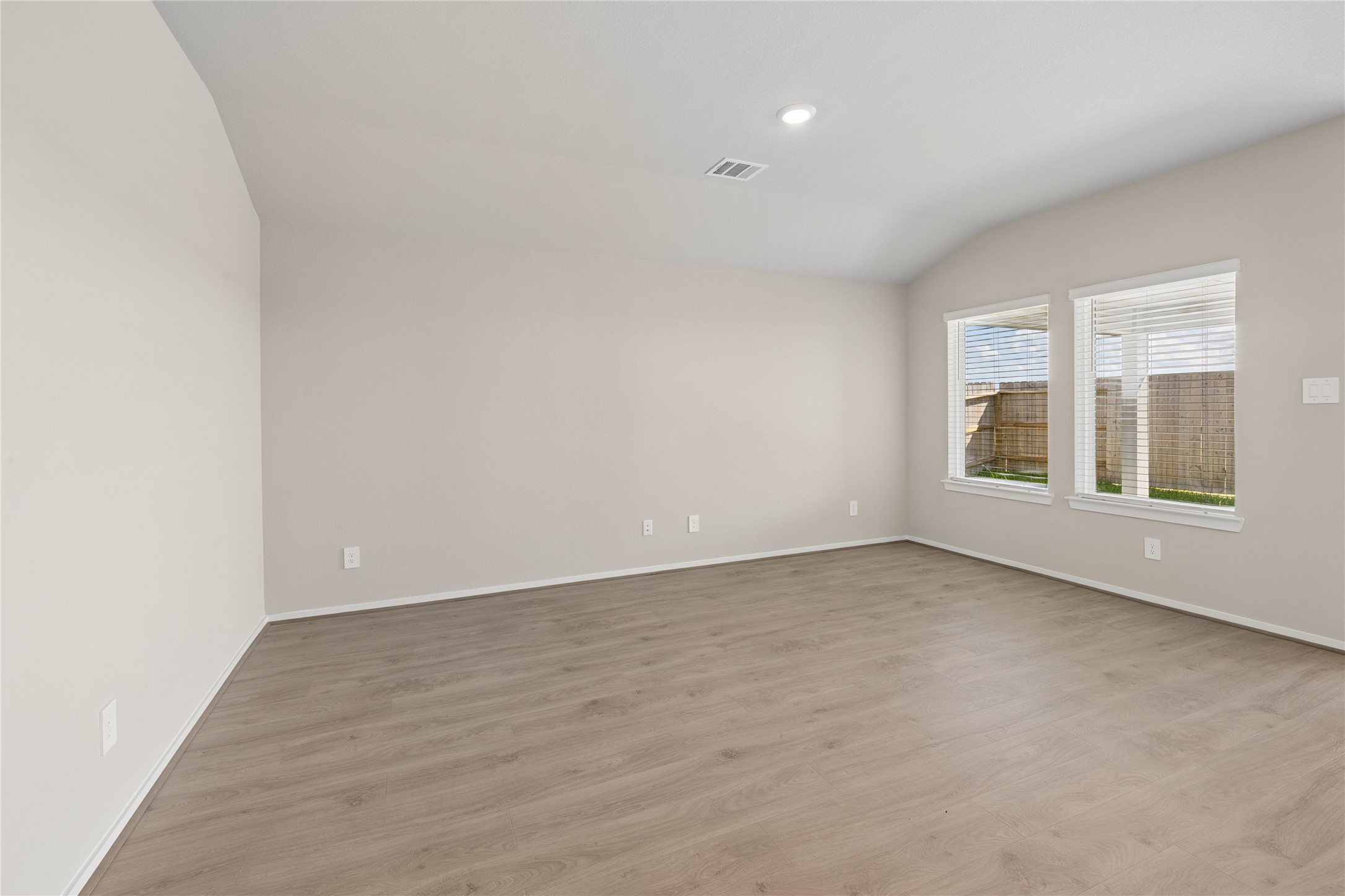 8206 Blackwell Cove Drive Property Photo 14