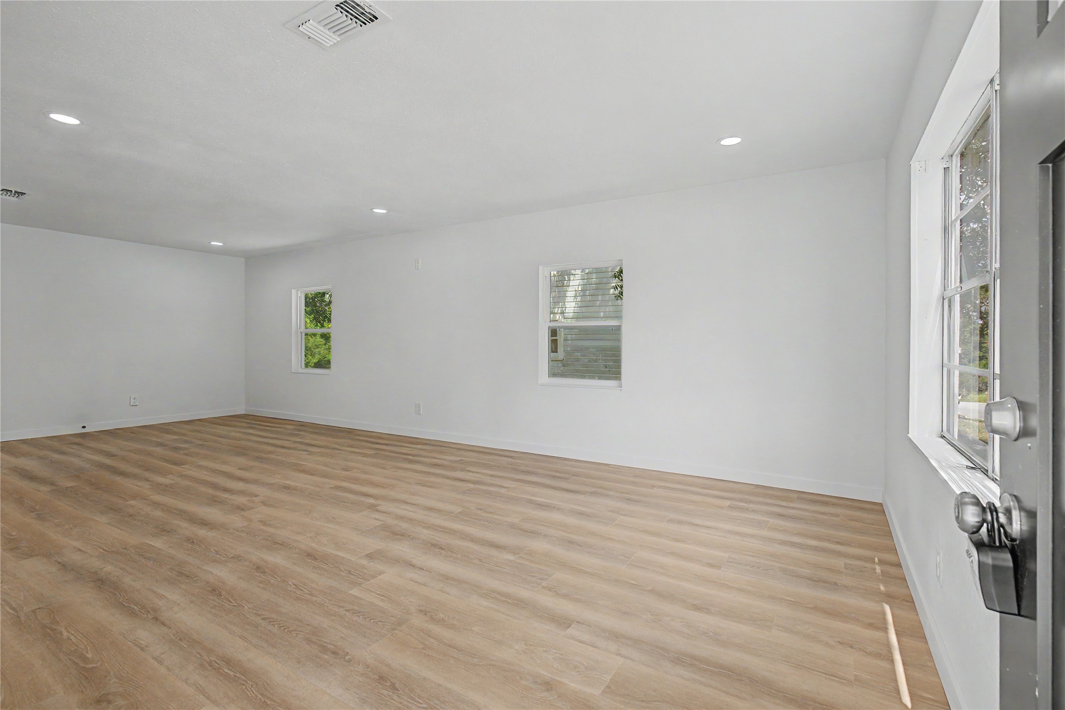 632 University Avenue Property Photo 4