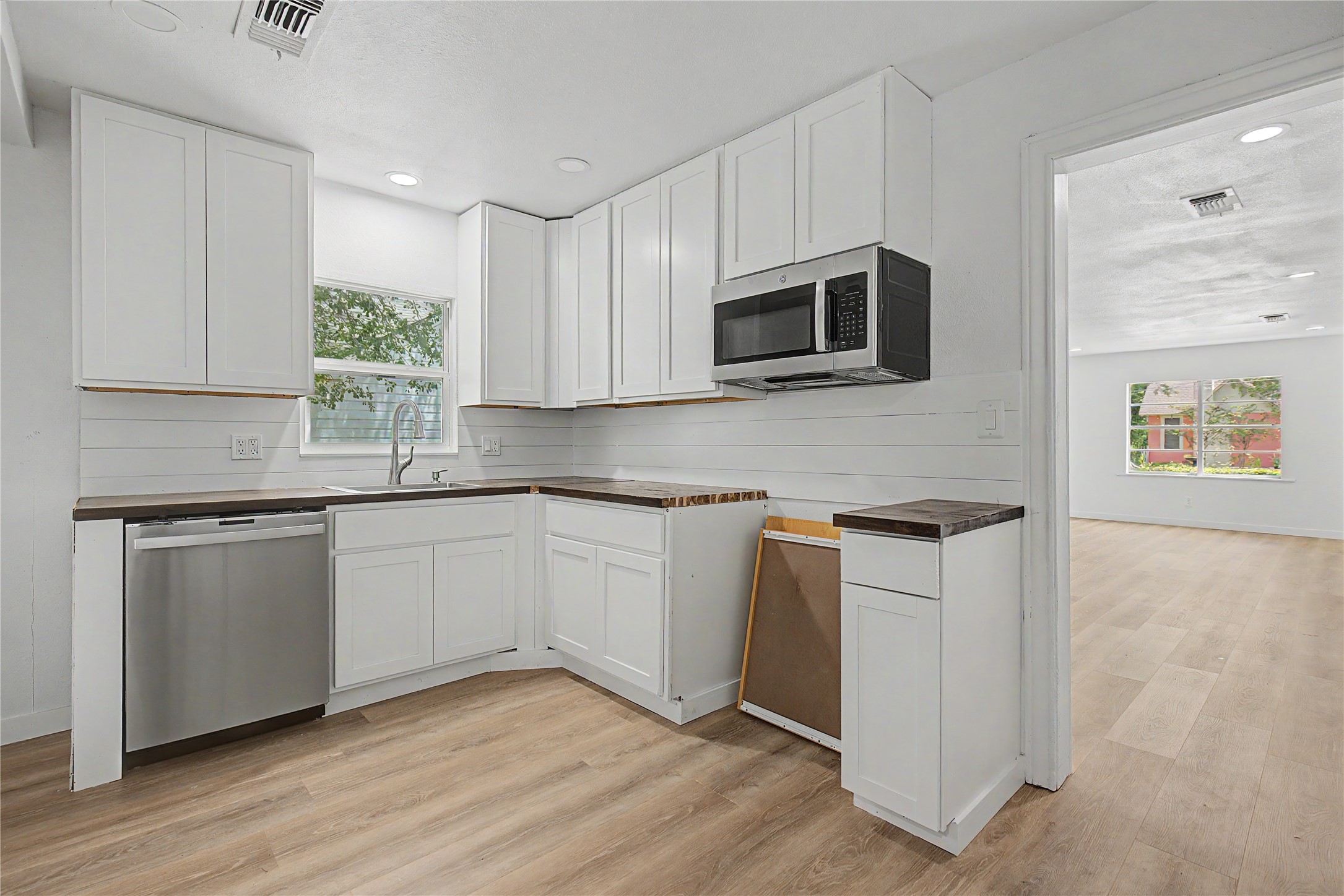 632 University Avenue Property Photo 6