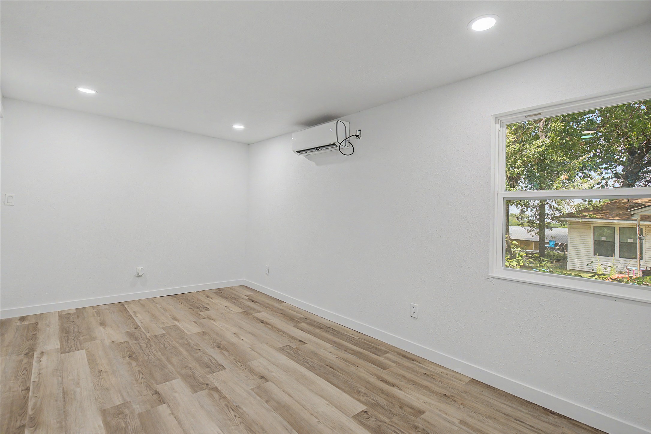 632 University Avenue Property Photo 9
