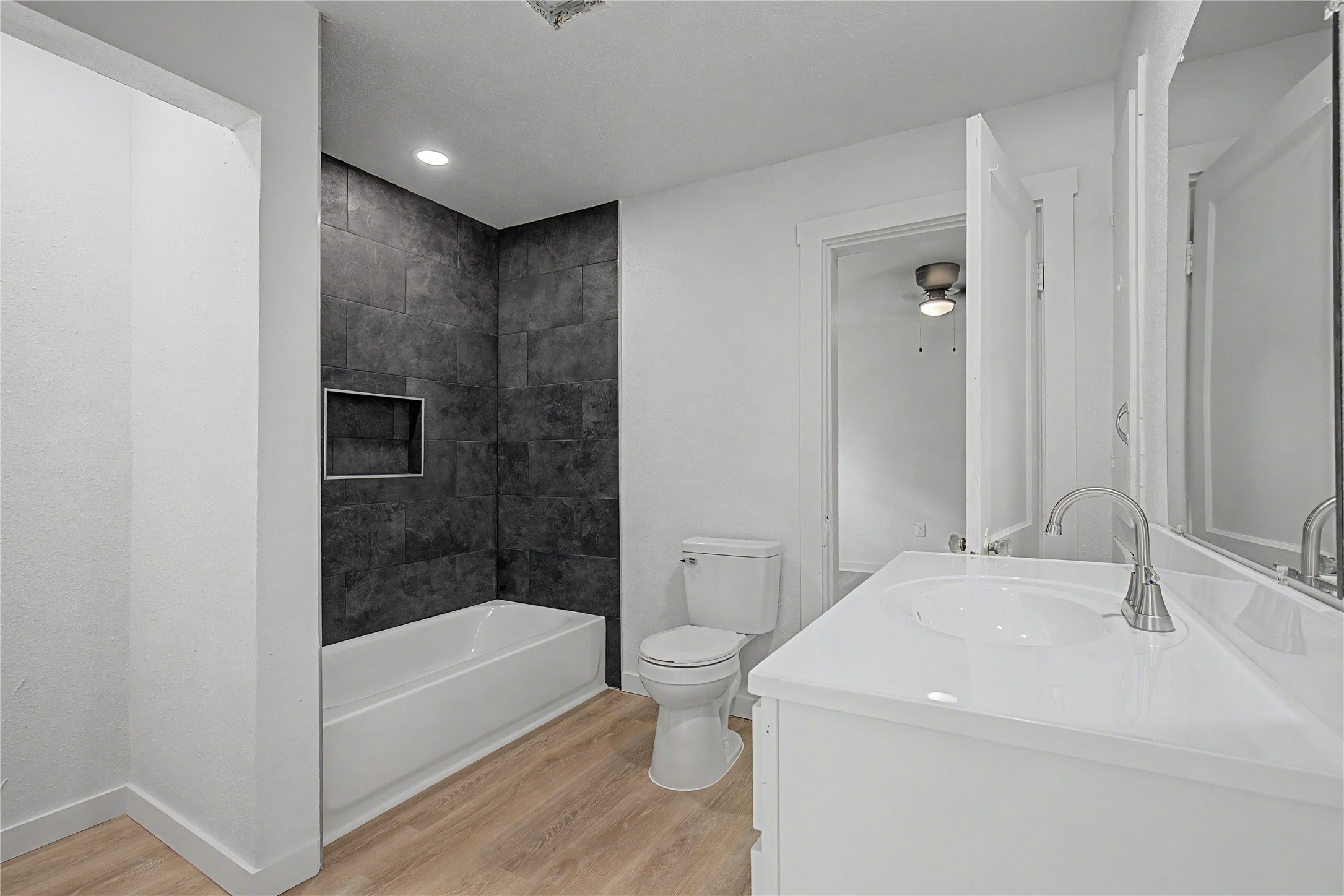 632 University Avenue Property Photo 20