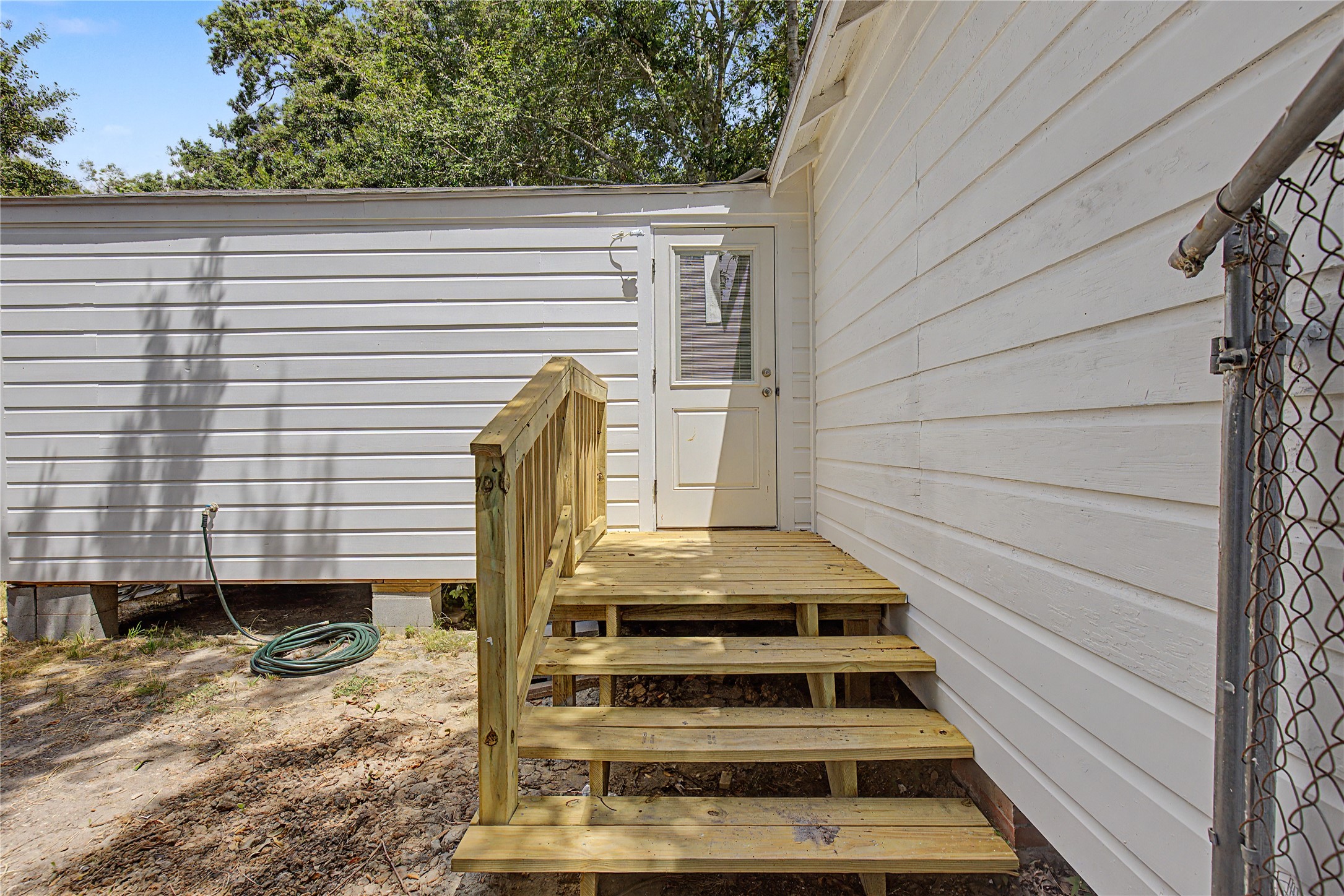 632 University Avenue Property Photo 22
