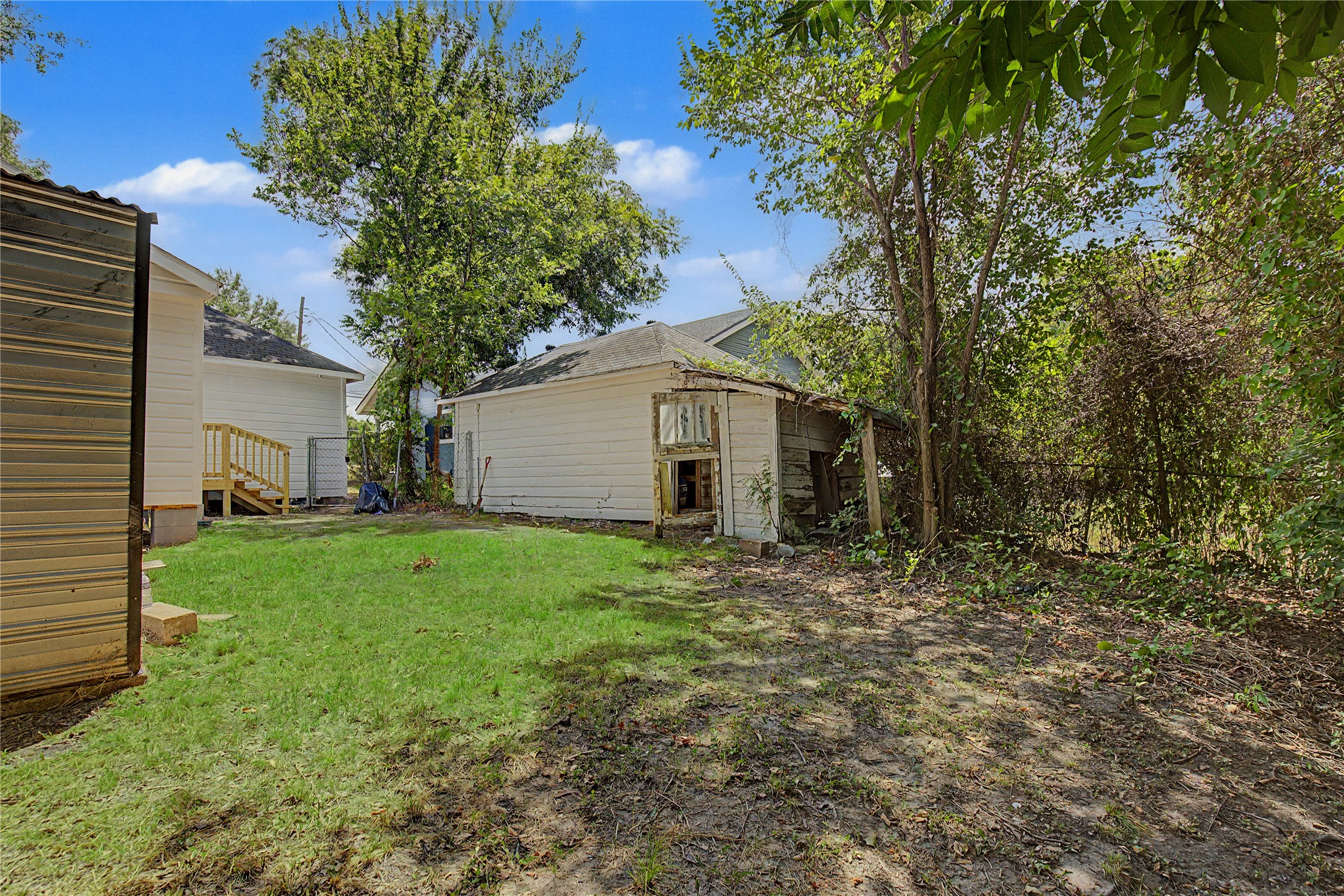 632 University Avenue Property Photo 24