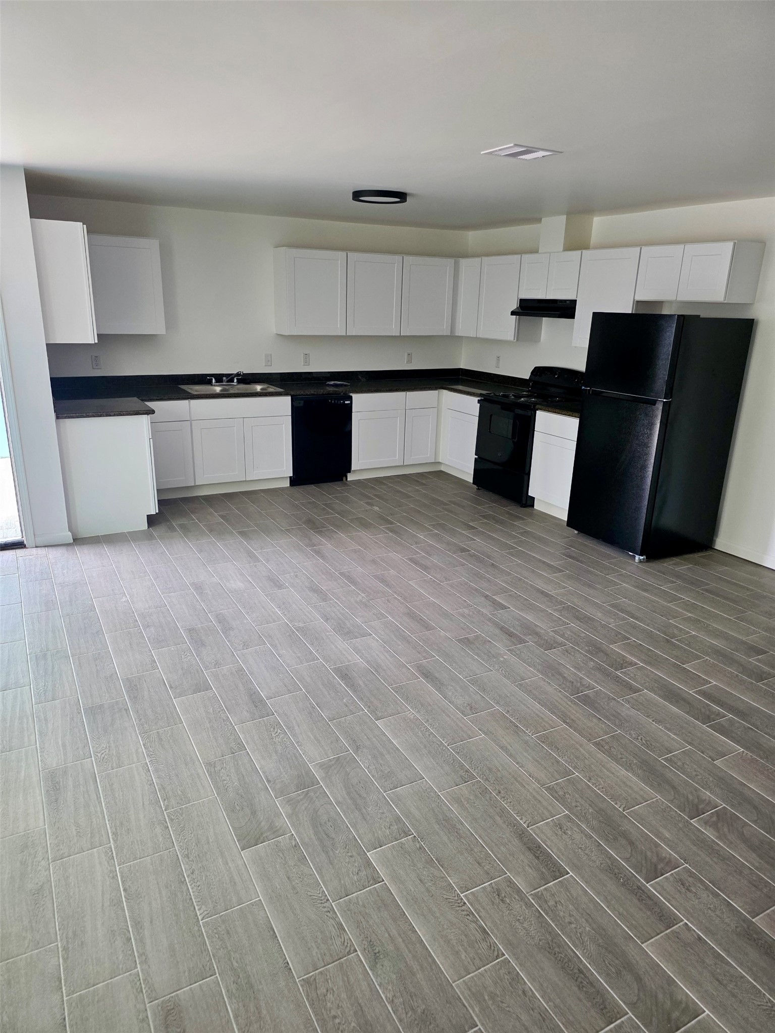 915 24th Street Property Photo 5