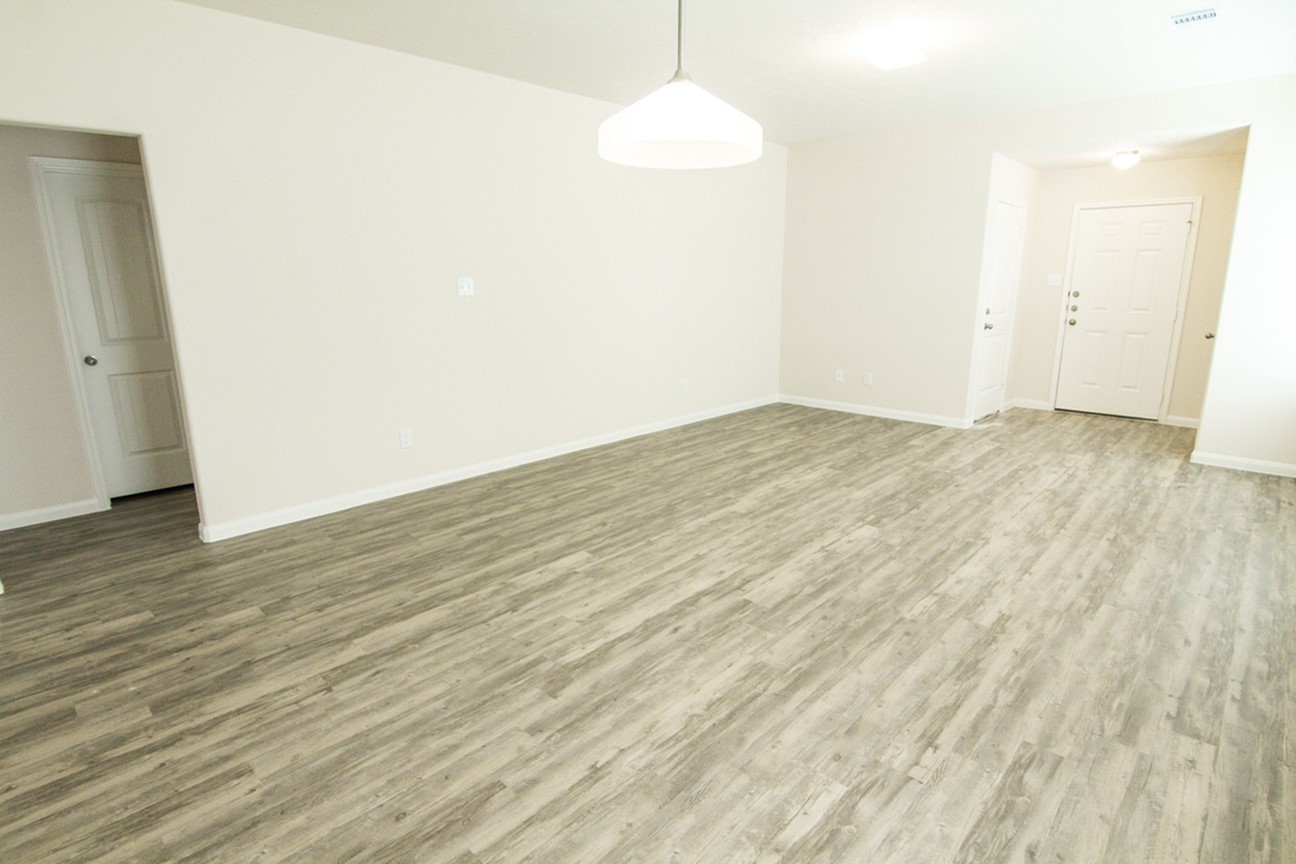 906 Ember Wood Court Property Photo 6