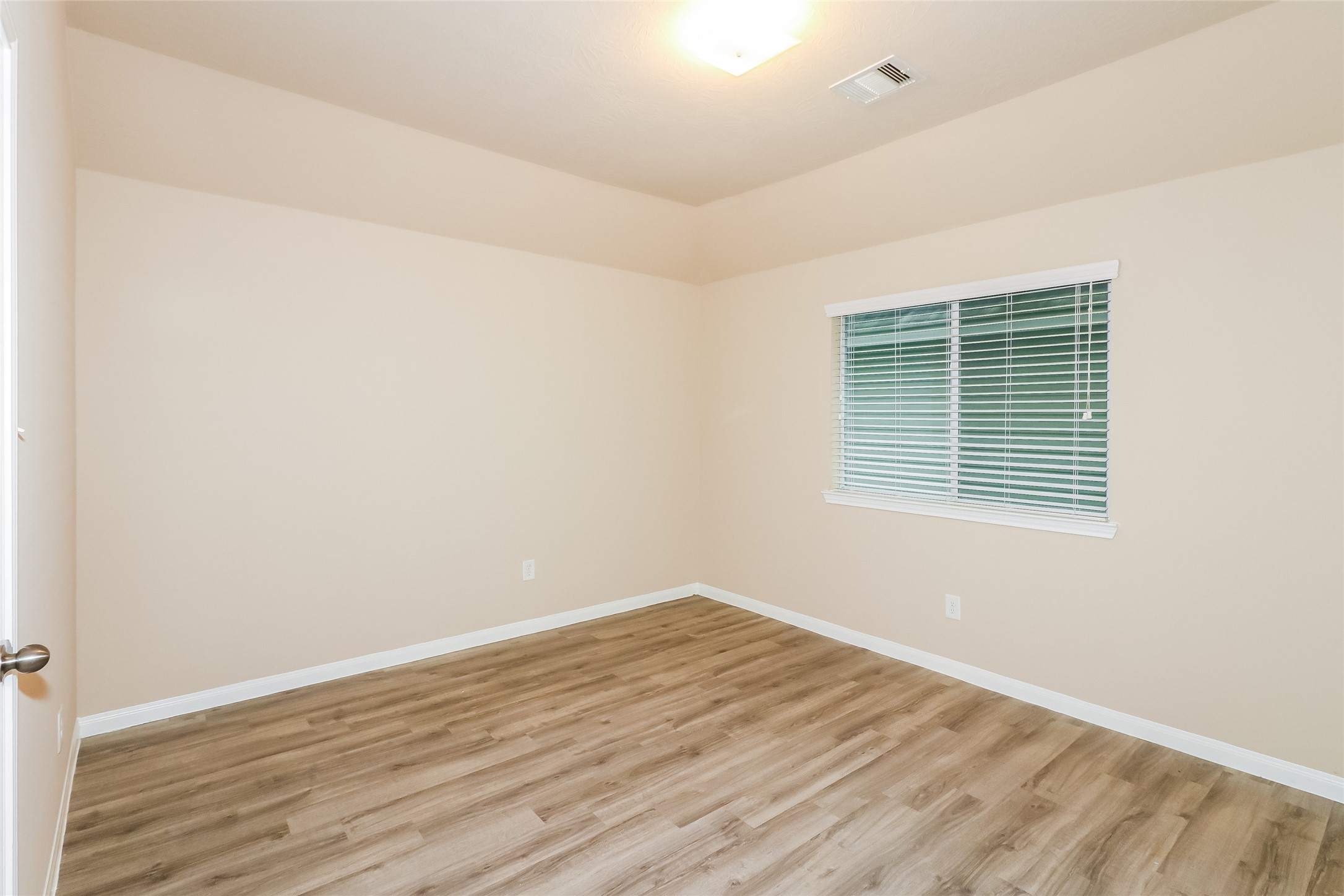 18915 Venito Drive Property Photo 6