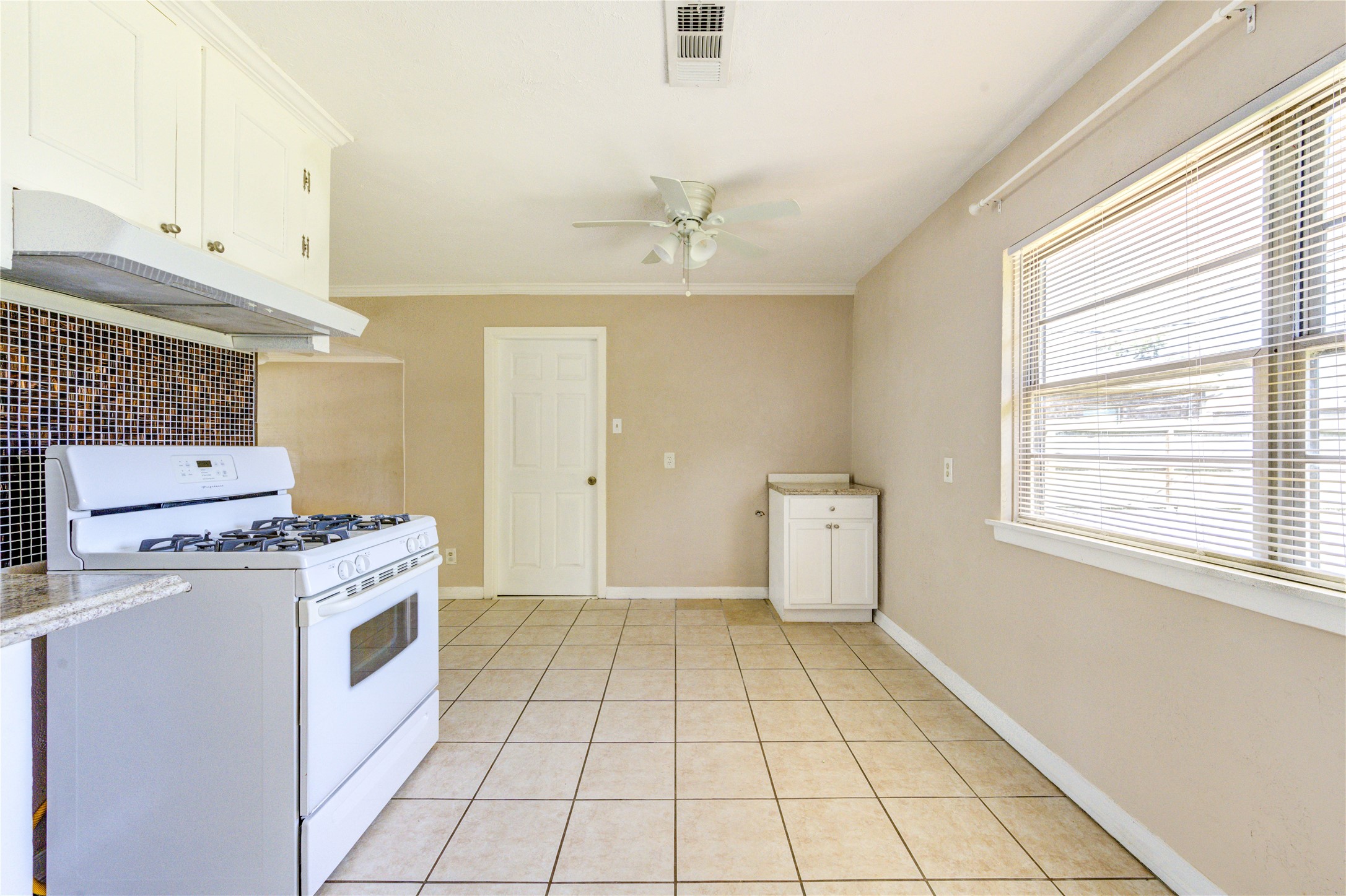 3205 Hays Street Property Photo 29