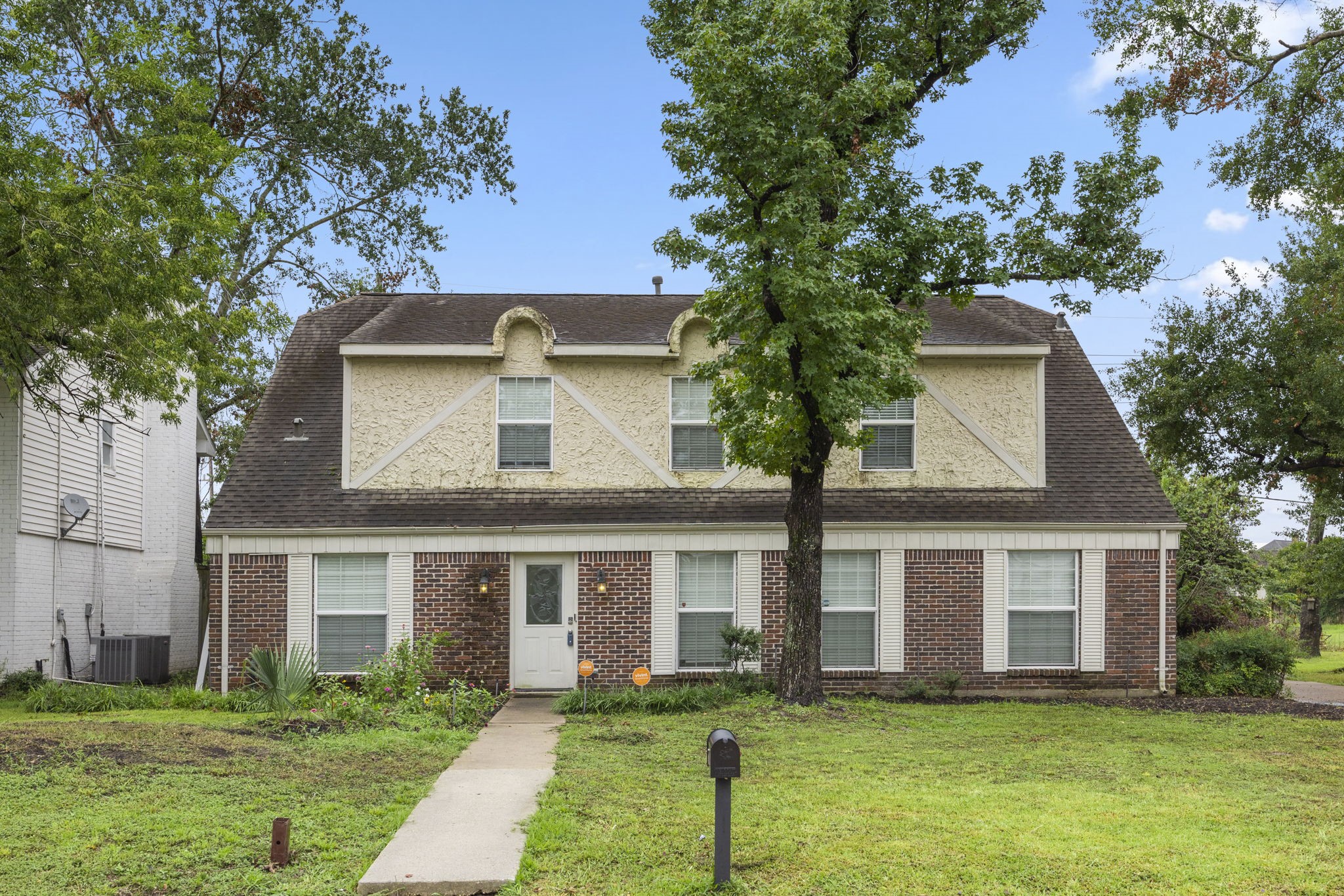 7407 Theisswood Road Property Photo 1