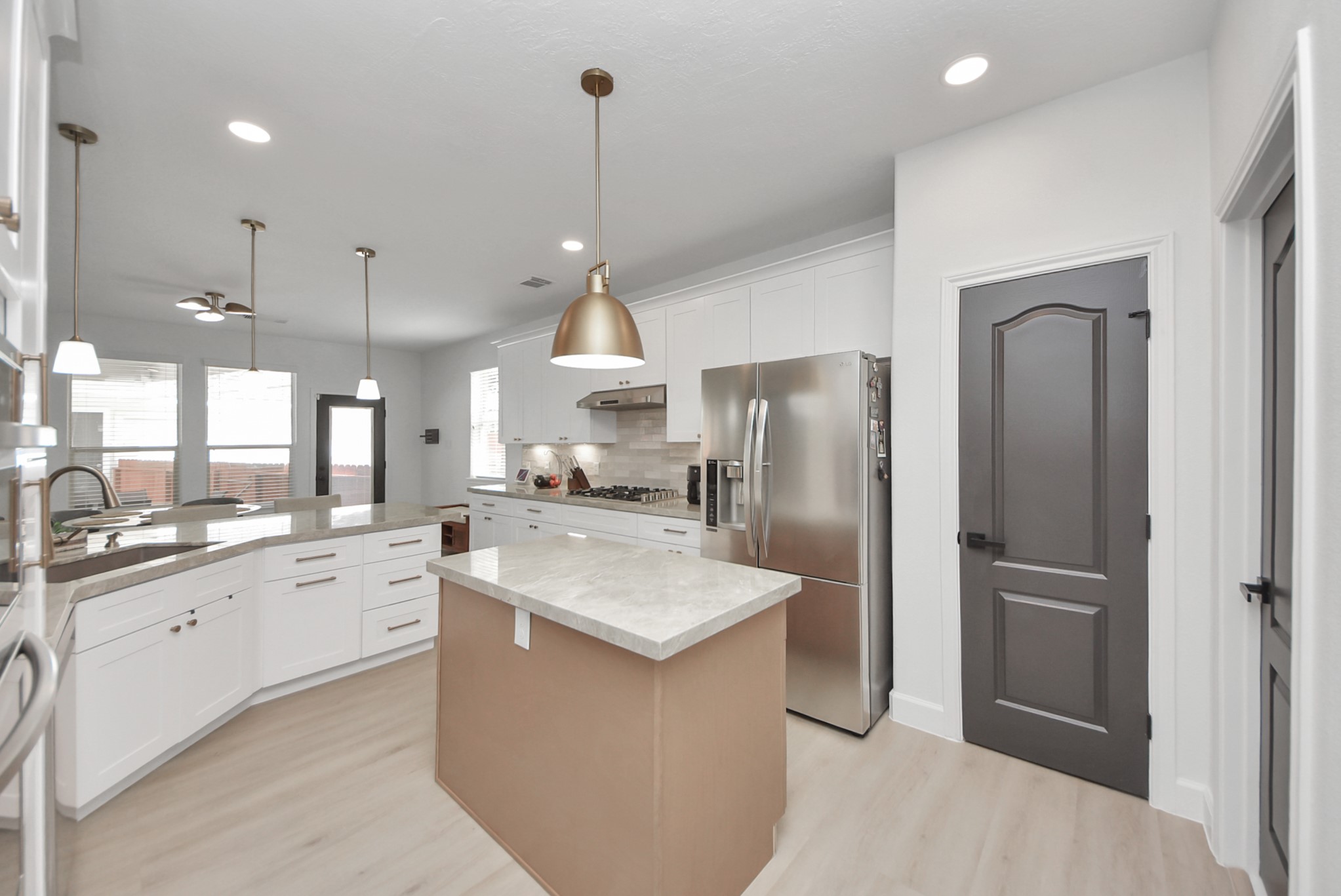 1810 Blue Water Bay Drive Property Photo 10