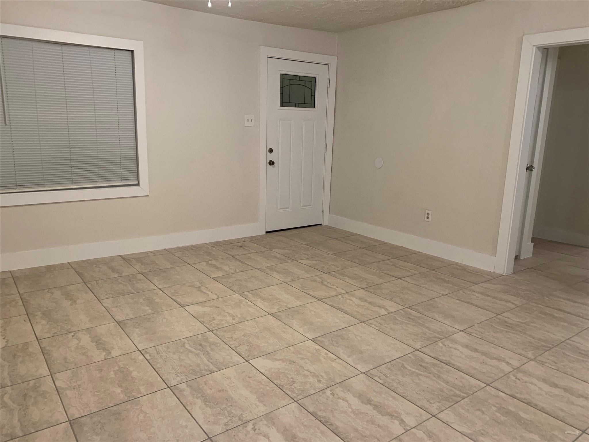 902 Thomas Avenue Property Photo 3