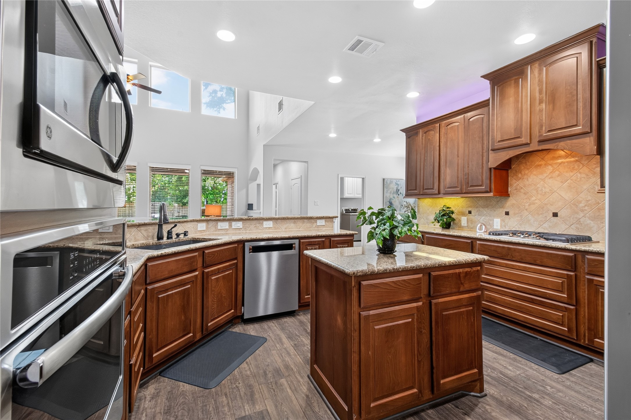 164 Deerfield Meadow Drive Property Photo 14