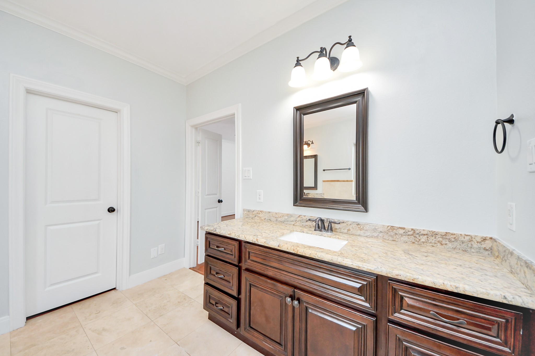 11045 Upland Forest Drive Property Photo 13