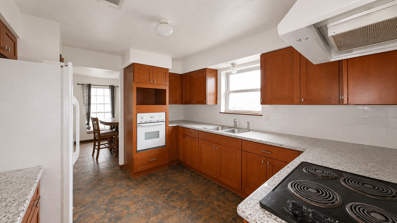 3410 Illinois Street Property Photo 7