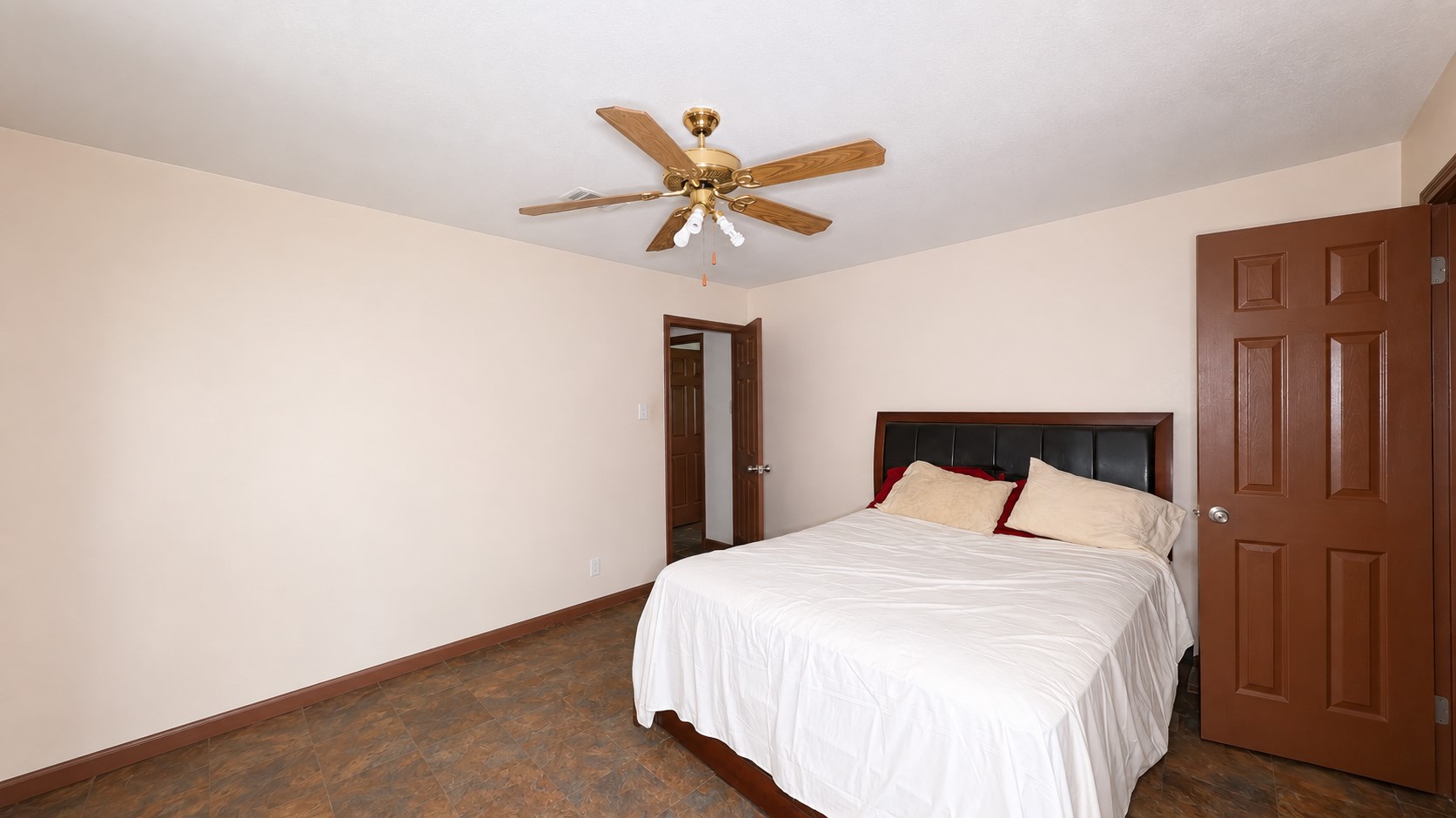 3410 Illinois Street Property Photo 8