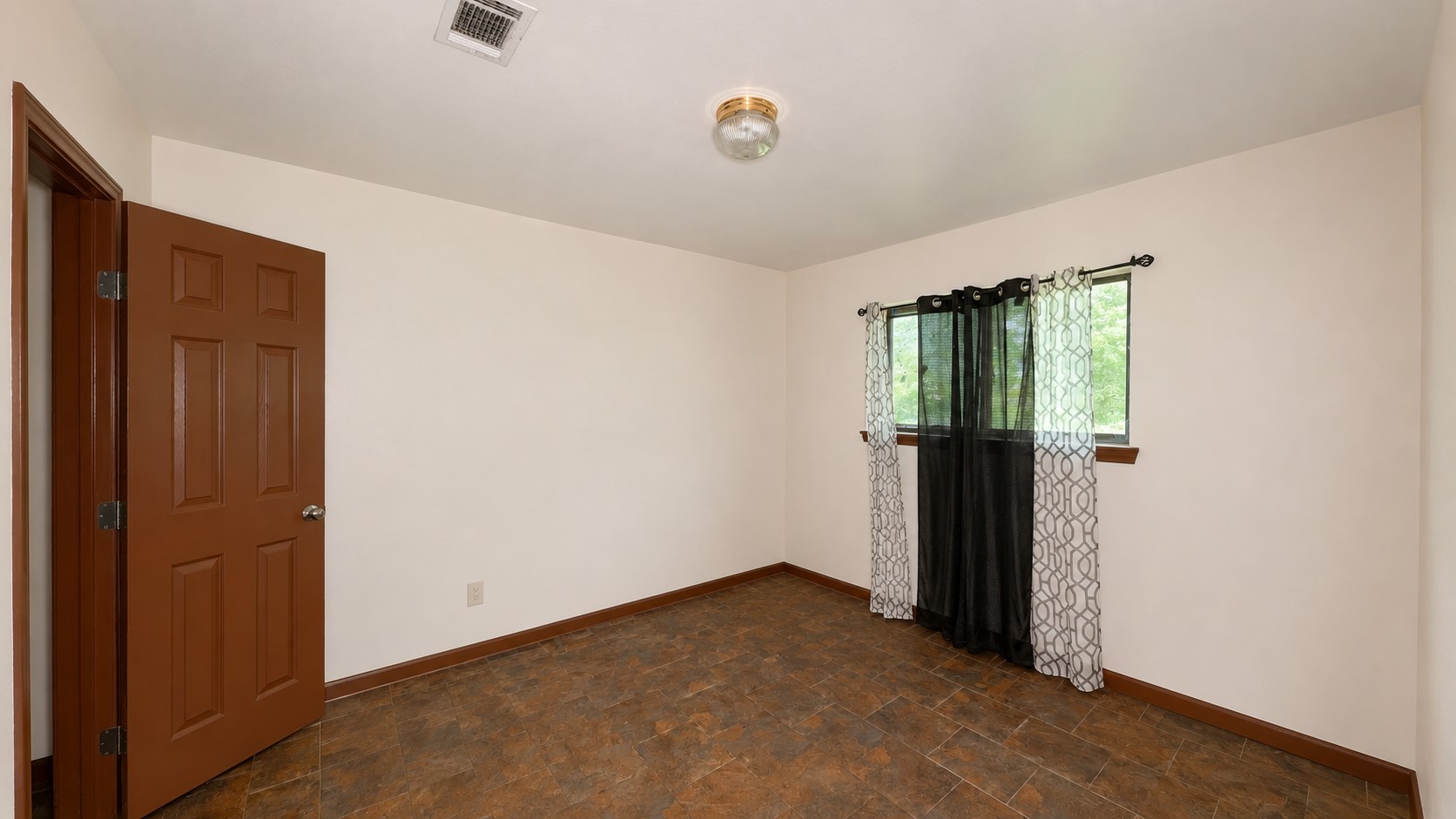 3410 Illinois Street Property Photo 9
