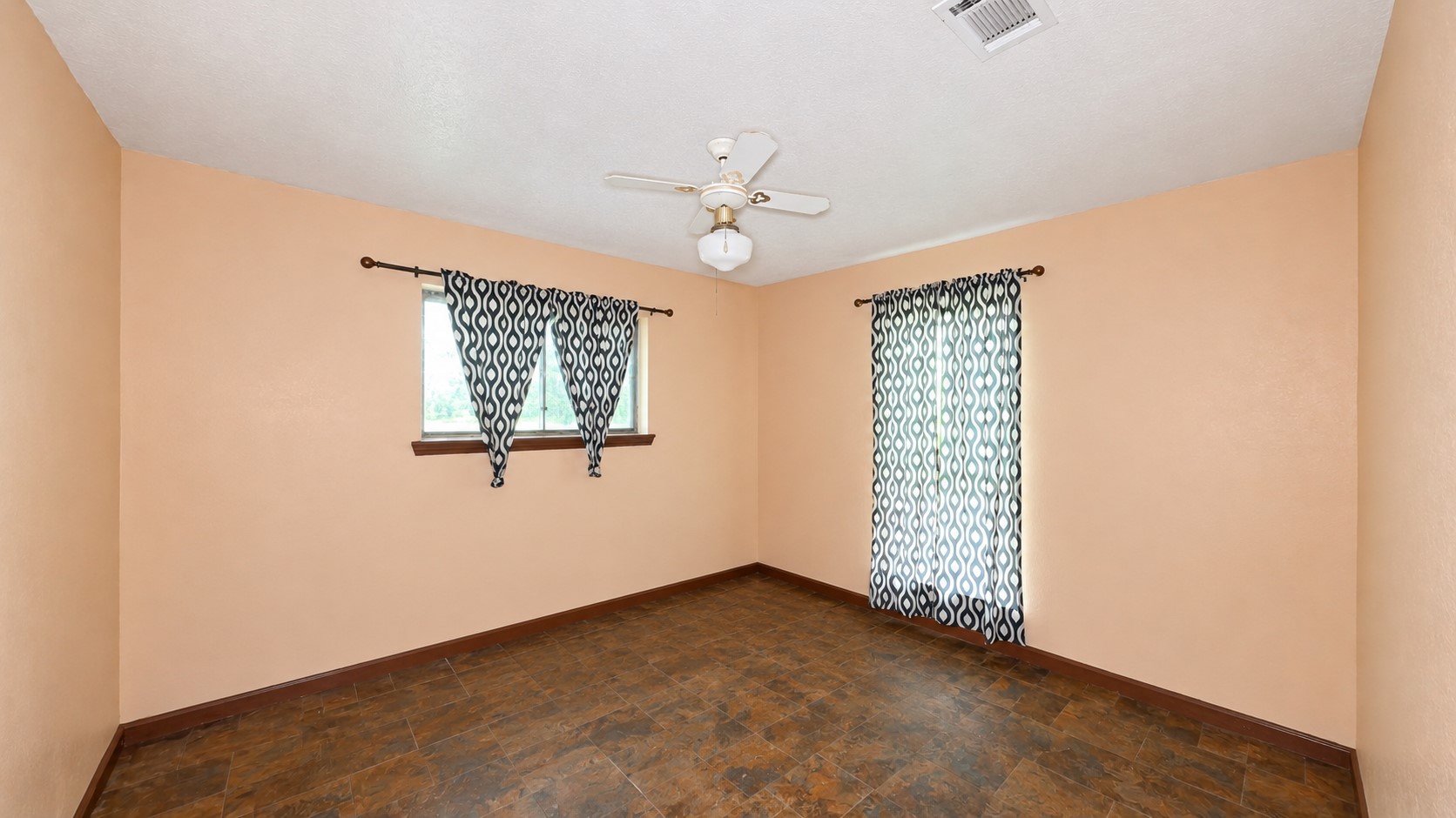3410 Illinois Street Property Photo 10