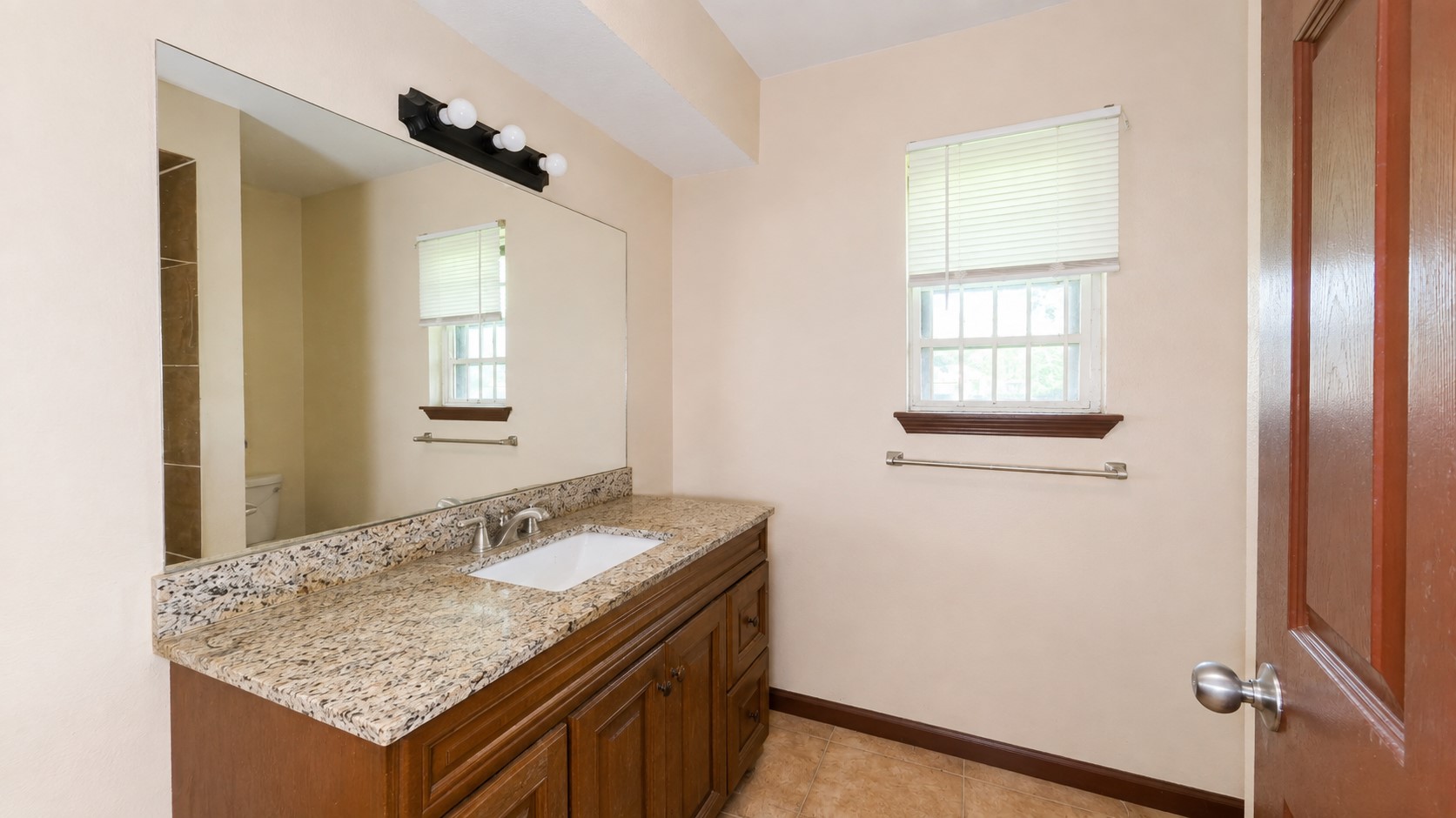 3410 Illinois Street Property Photo 12