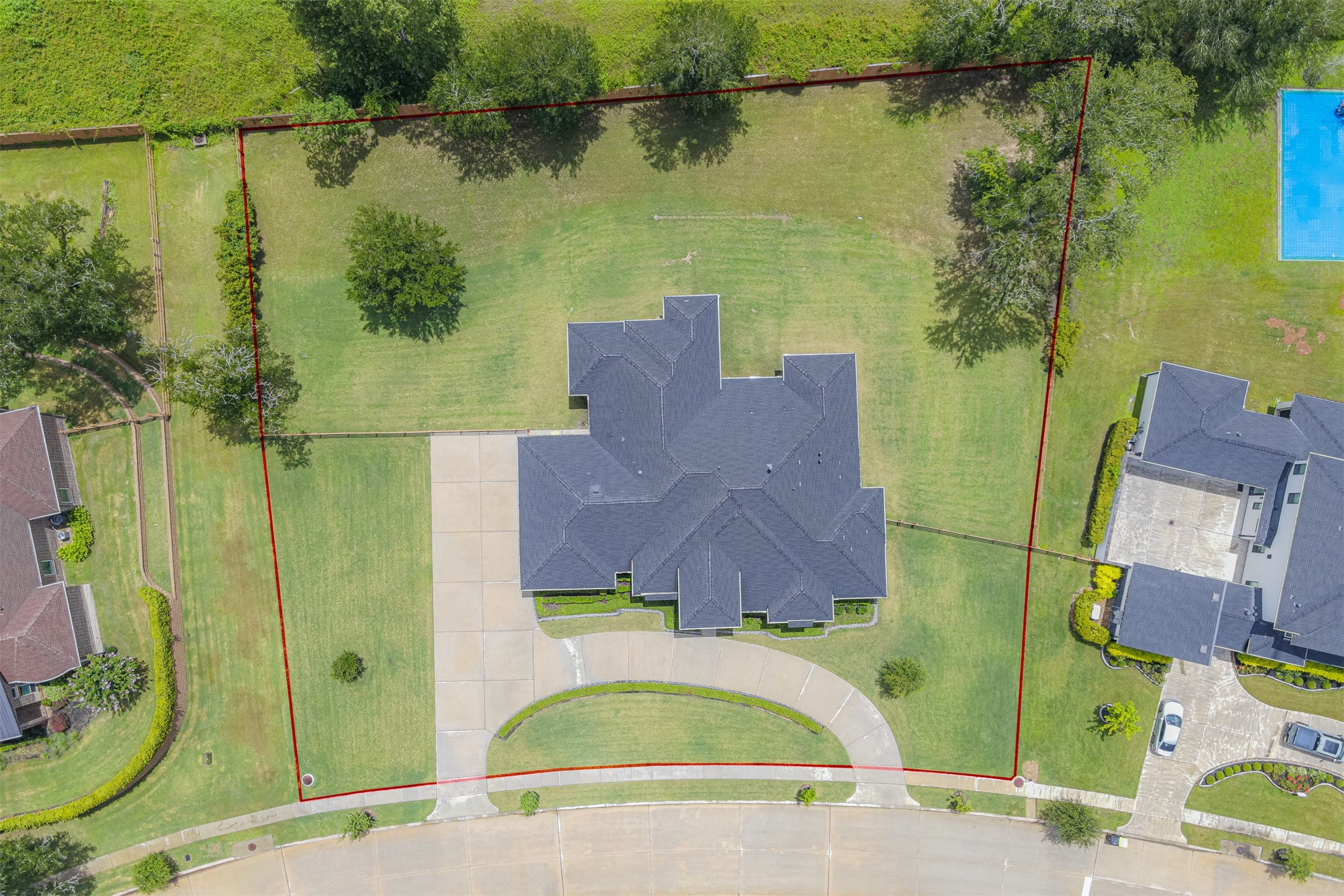 8318 Woods Hollow Trail Property Photo 3