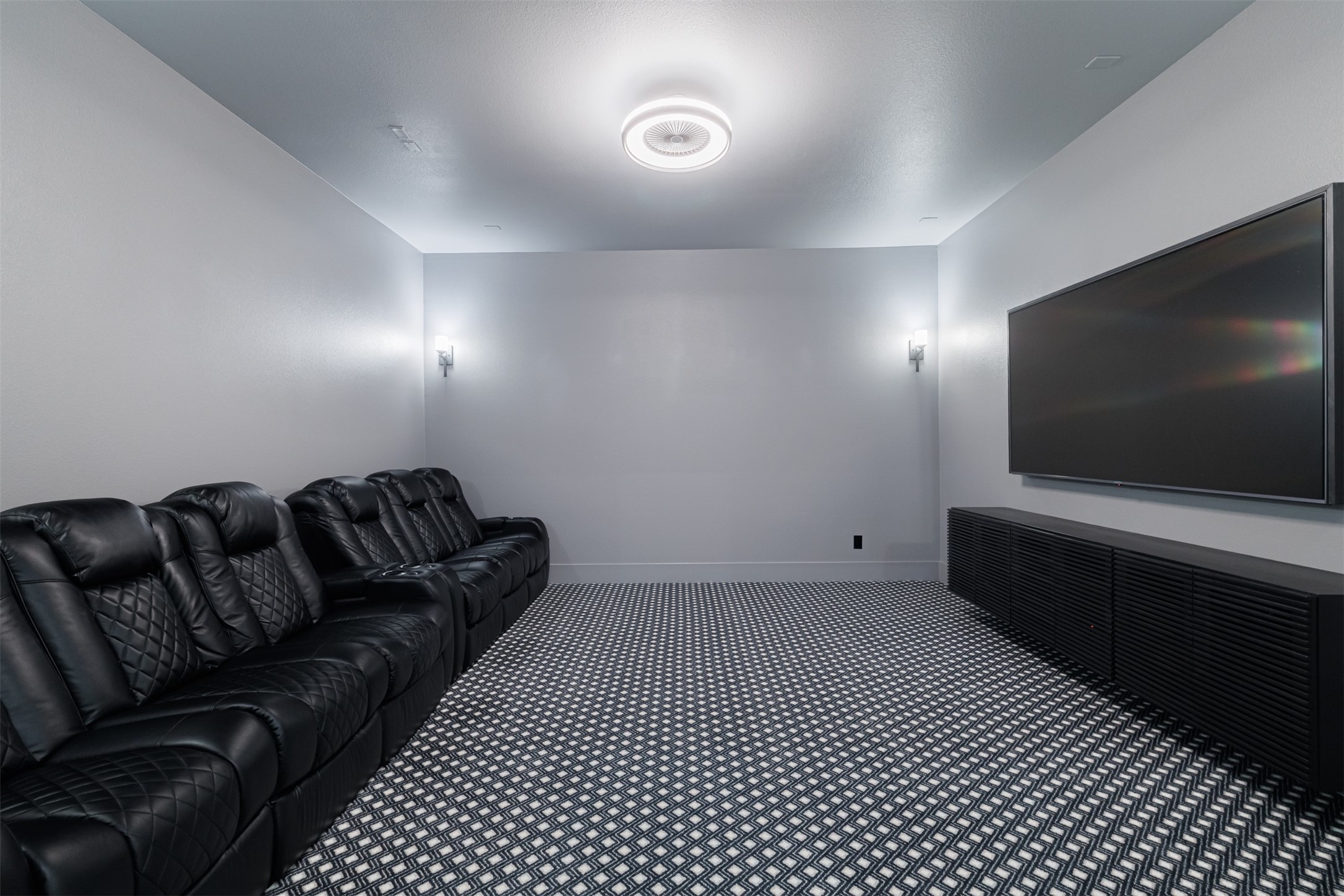 8318 Woods Hollow Trail Property Photo 35