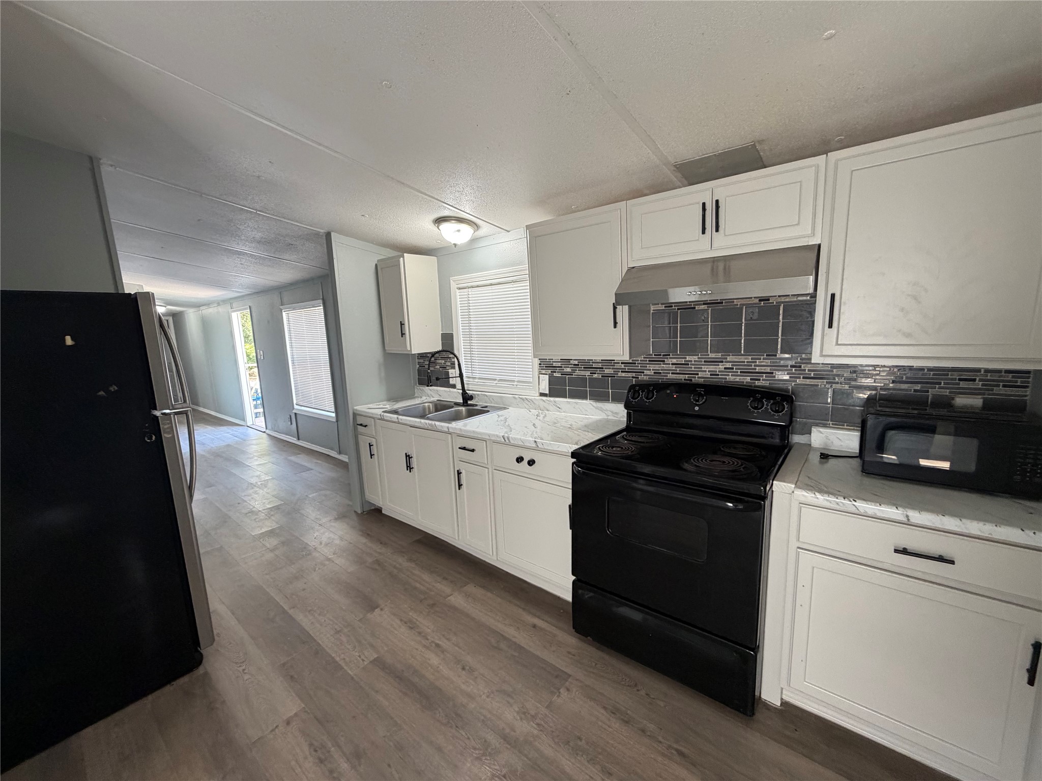 9598 Eloise Property Photo 4