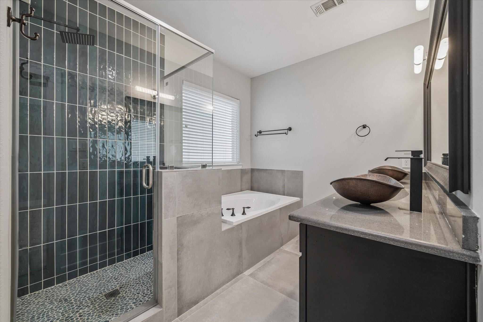 1544 W 23rd Street Property Photo 4