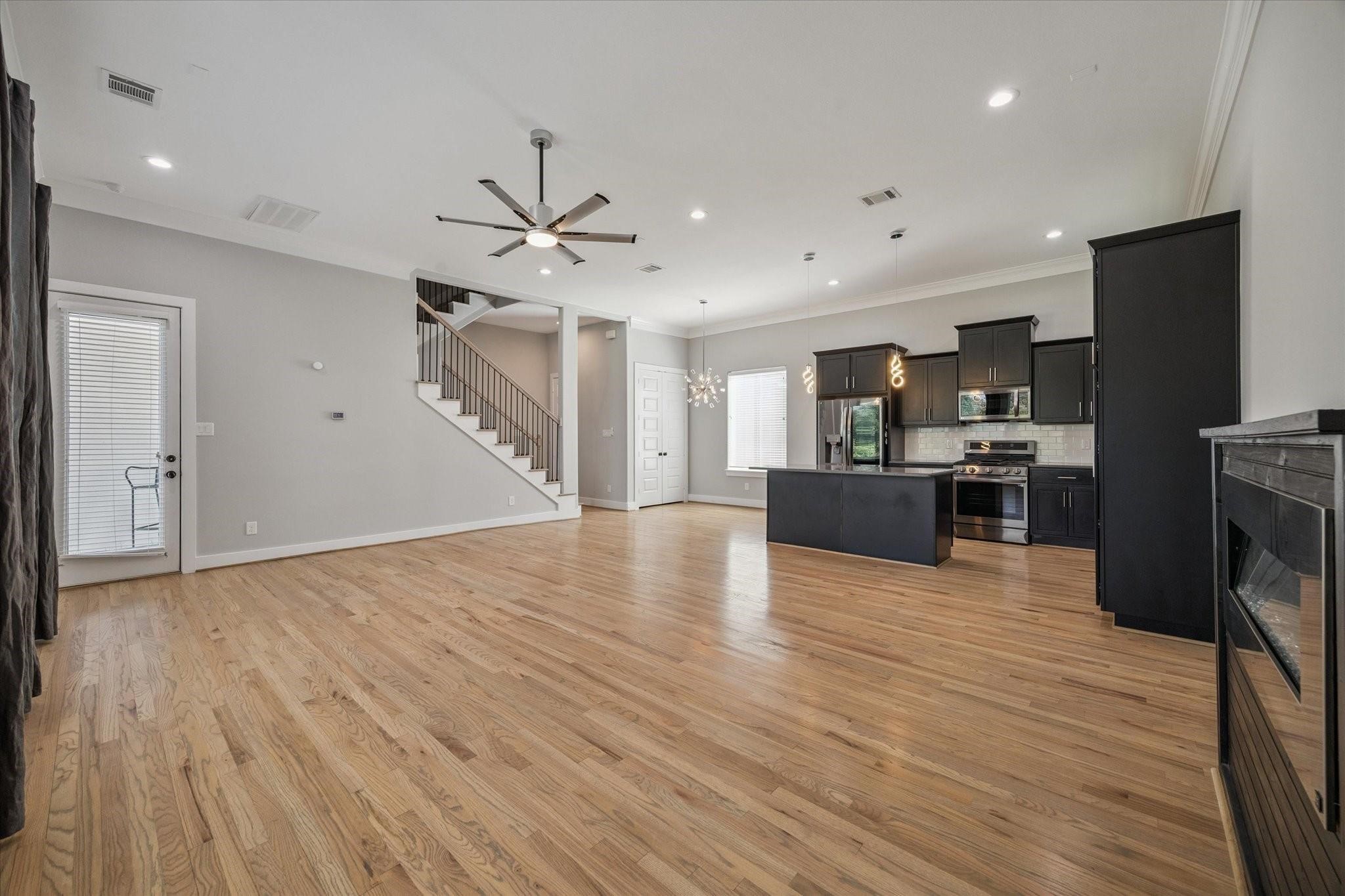 1544 W 23rd Street Property Photo 8