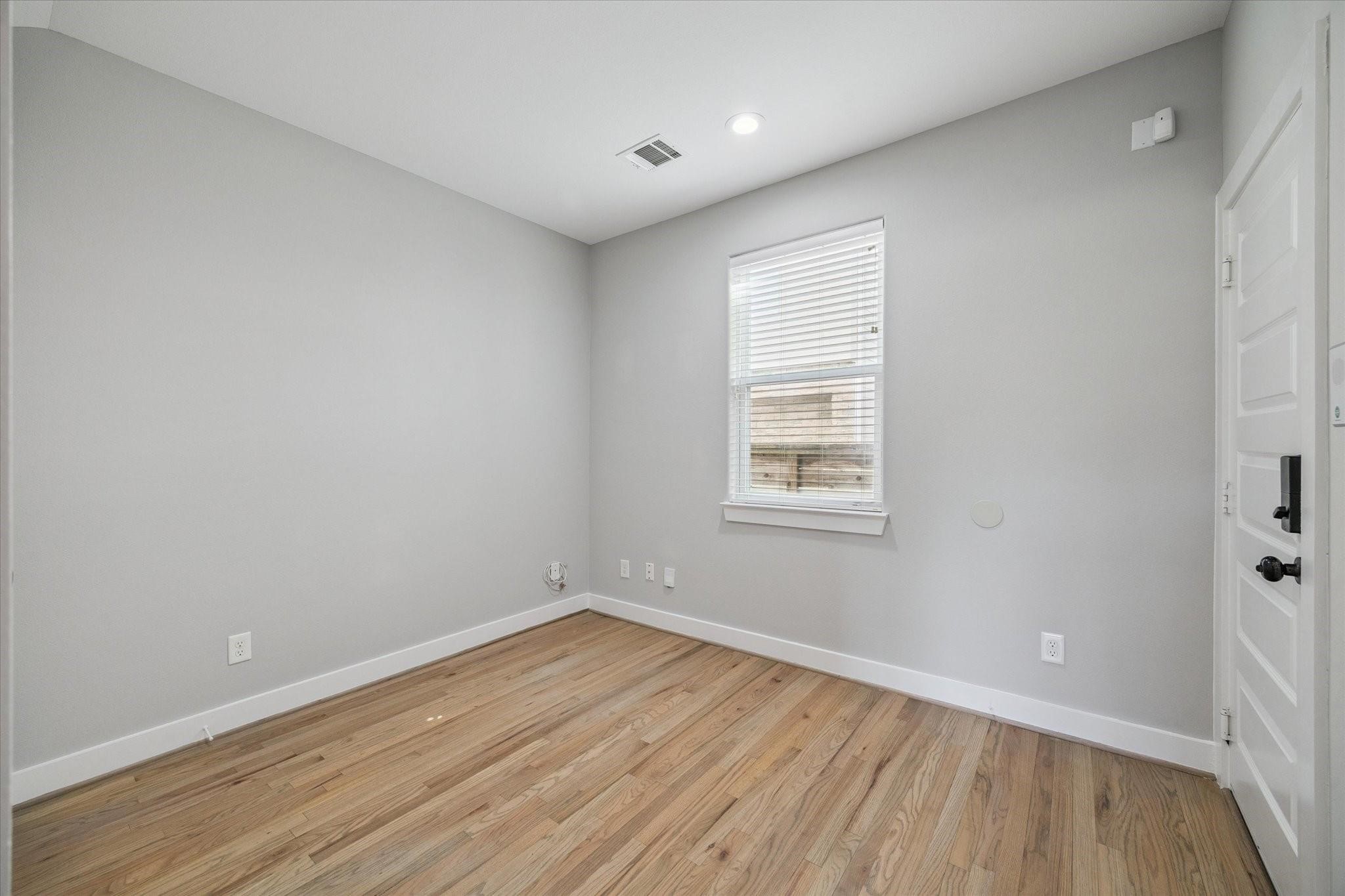 1544 W 23rd Street Property Photo 14