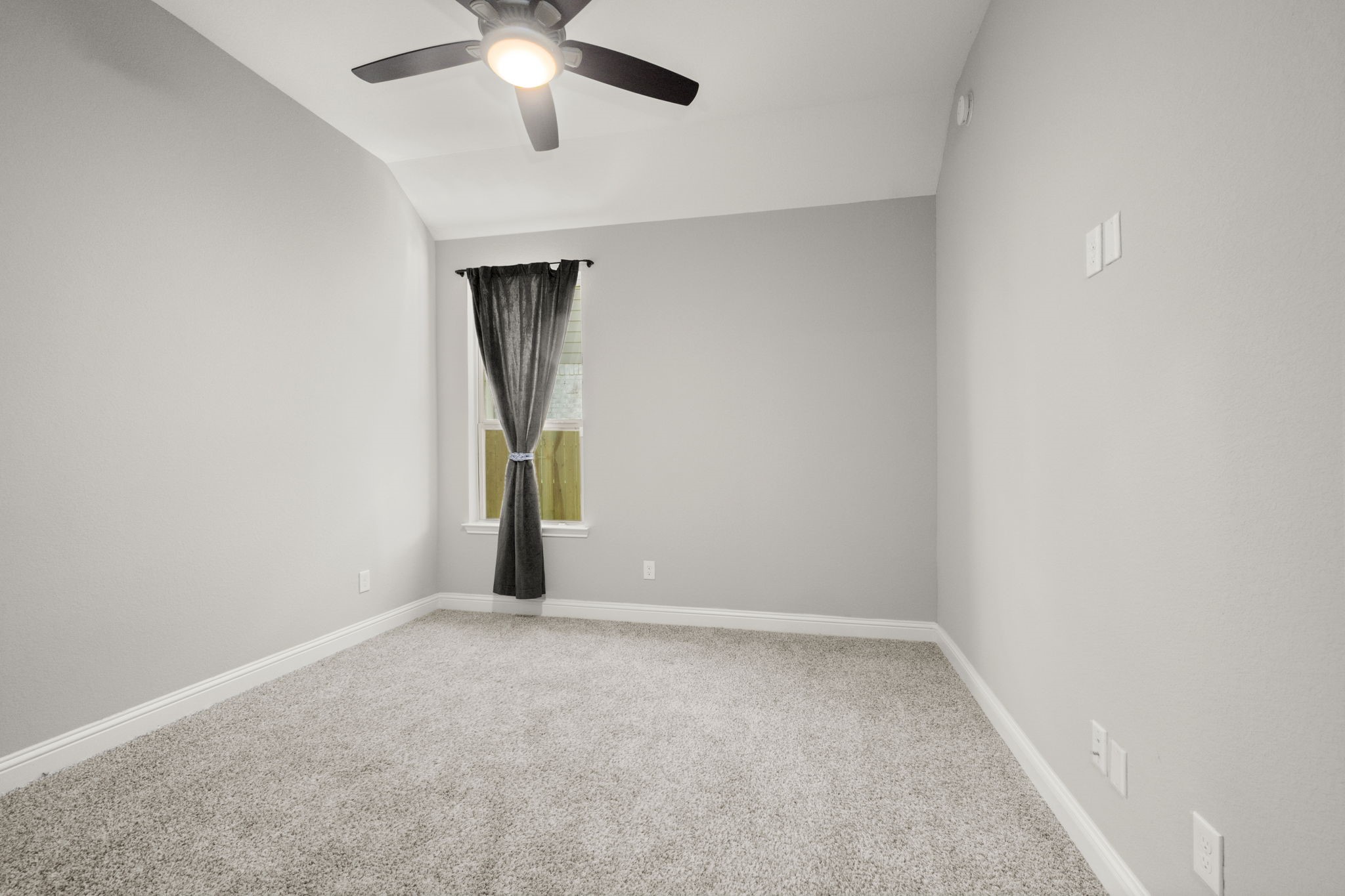 19315 Trotting Green Trail Property Photo 23