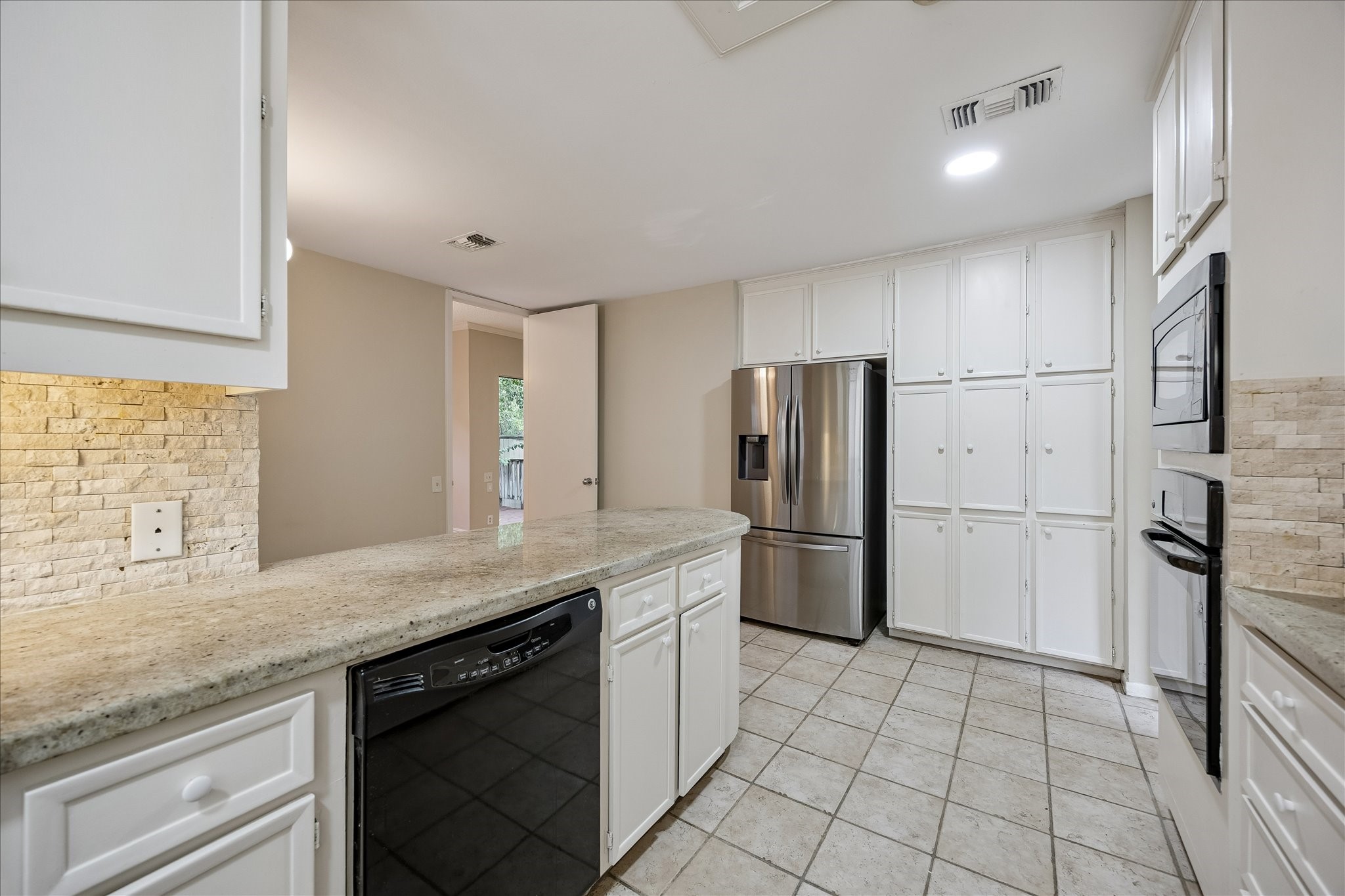 130 Sugarberry Circle Property Photo 8