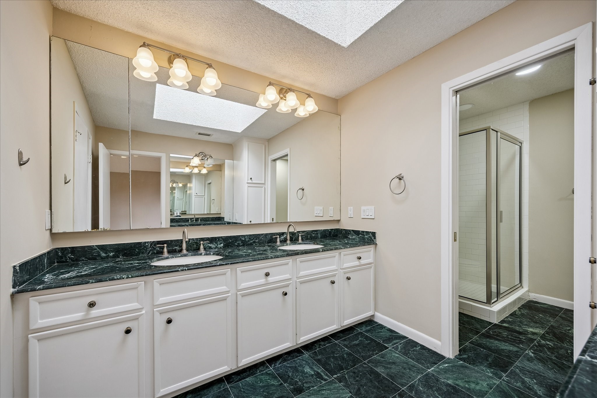 130 Sugarberry Circle Property Photo 16