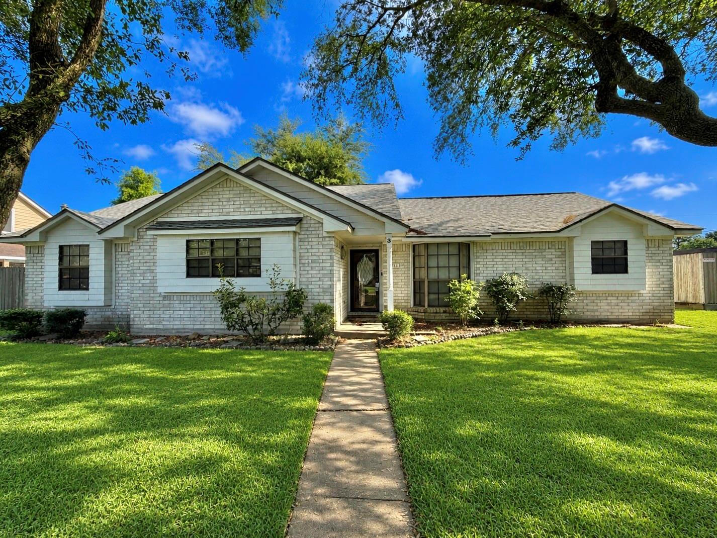 3 S Erik Drive, Angleton TX 77515 Property Photo 1