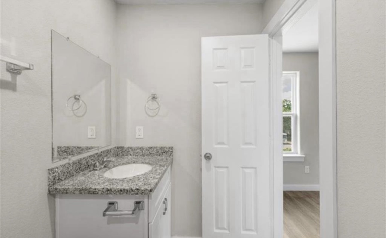 6801 Haight B Property Photo 4