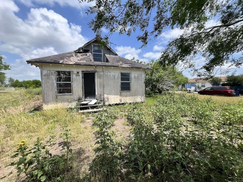 123 W Oregon Street Property Photo 1