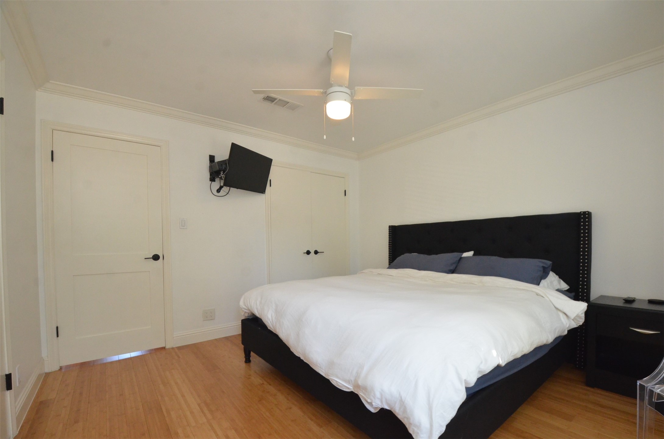 6310 Chevy Chase Drive 5 Property Photo 29