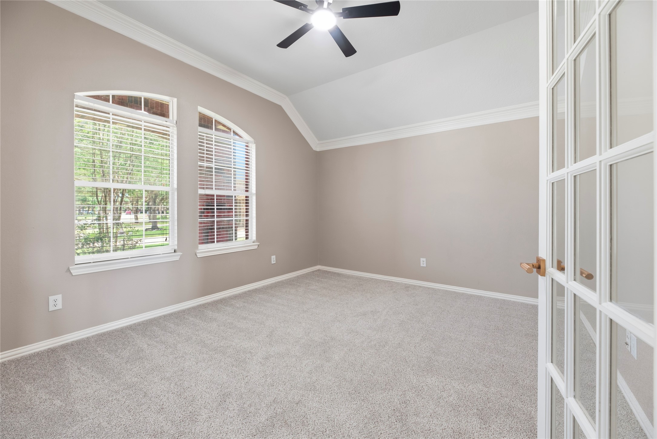 8931 Henrico Lane Property Photo 6