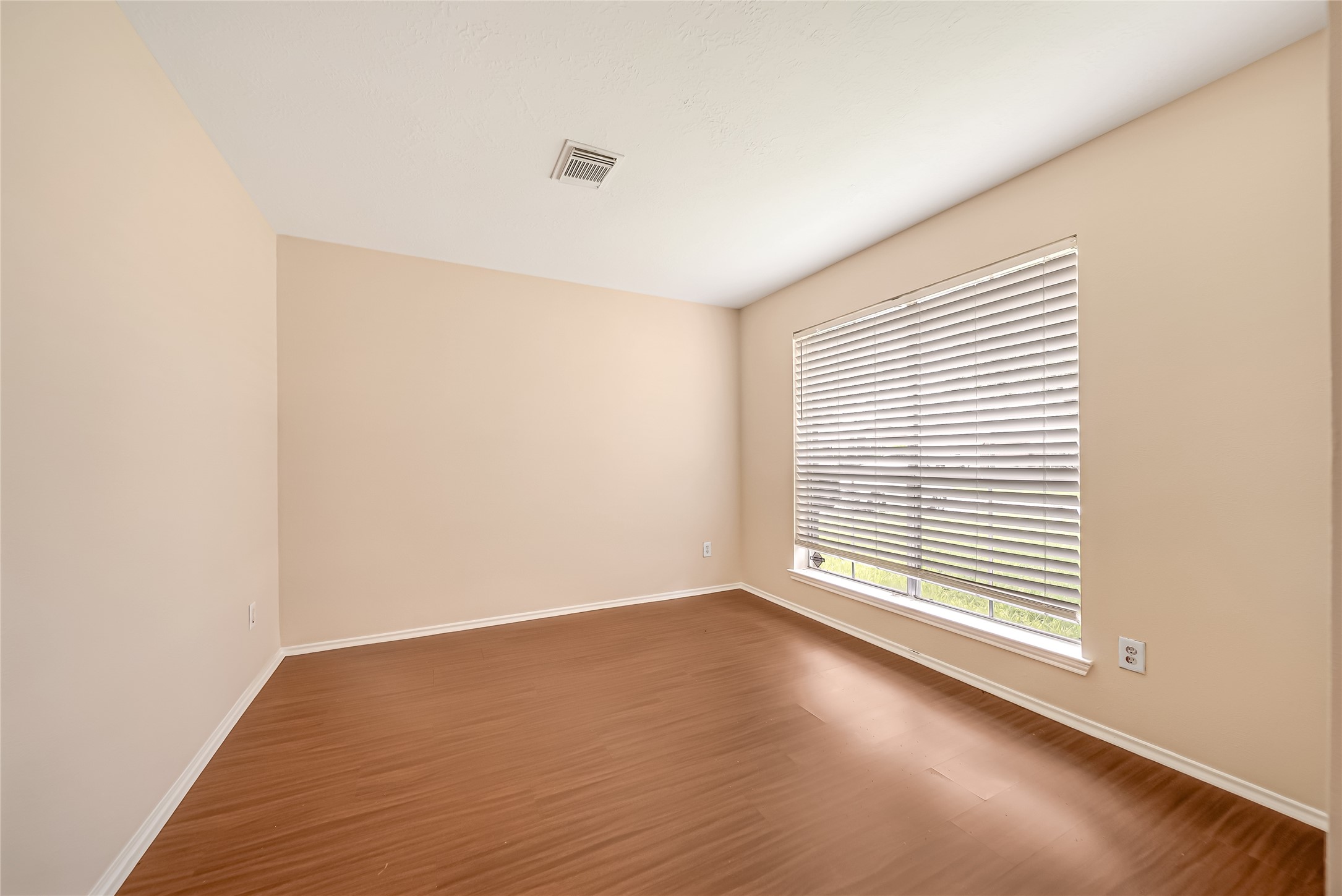 1938 Courtside Place Drive Property Photo 5