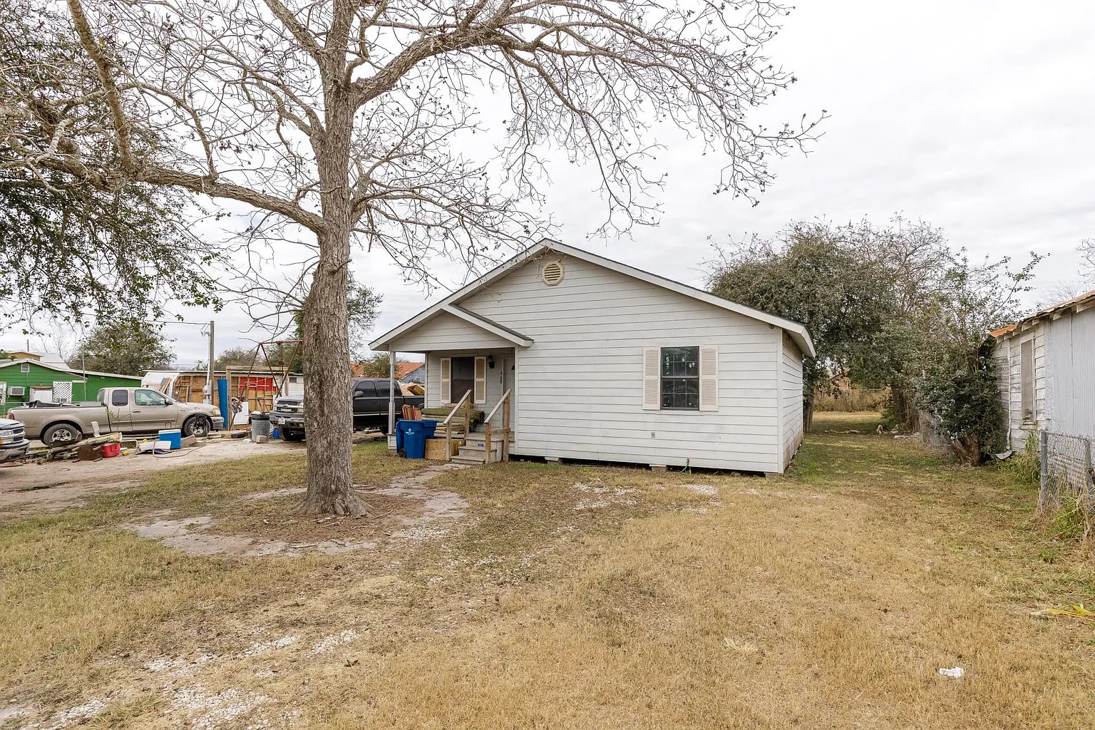408 S Live Oak Street Property Photo 1