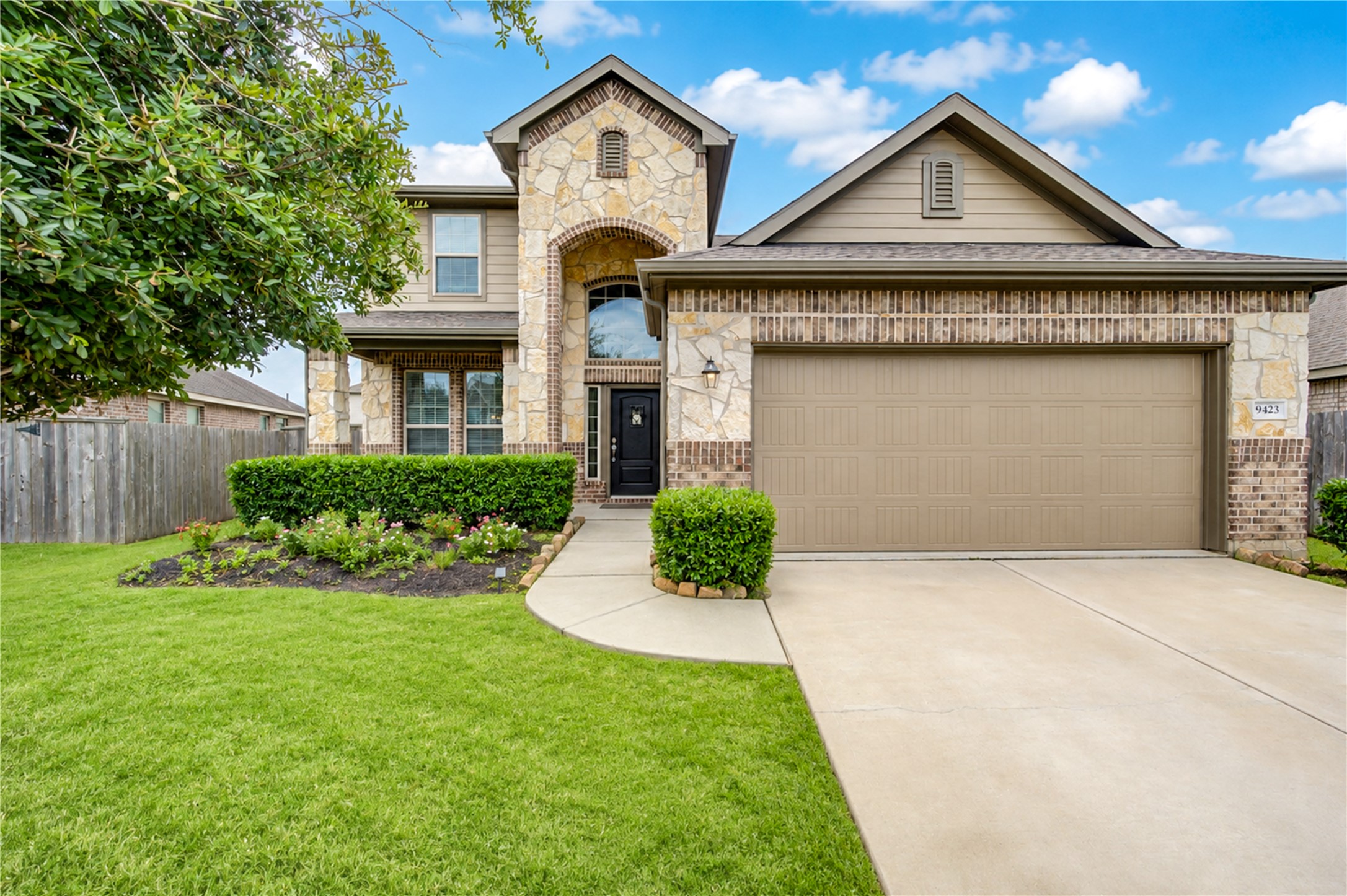 9423 Spring Fawn Drive Property Photo 3
