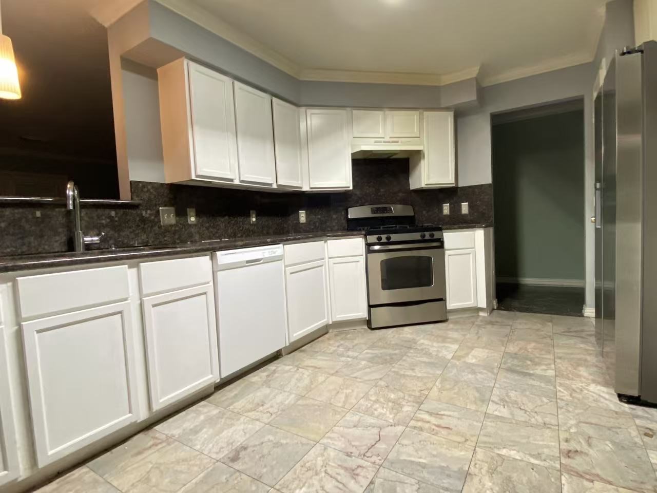 8122 Golf Green Circle Property Photo 5