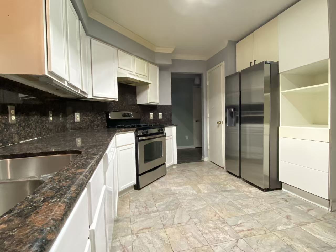 8122 Golf Green Circle Property Photo 6
