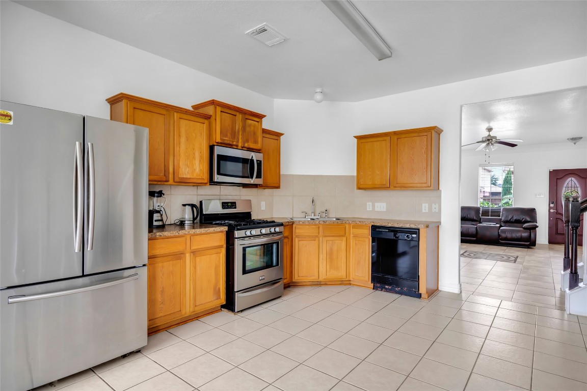 15835 Flagstone Walk Way Property Photo 9