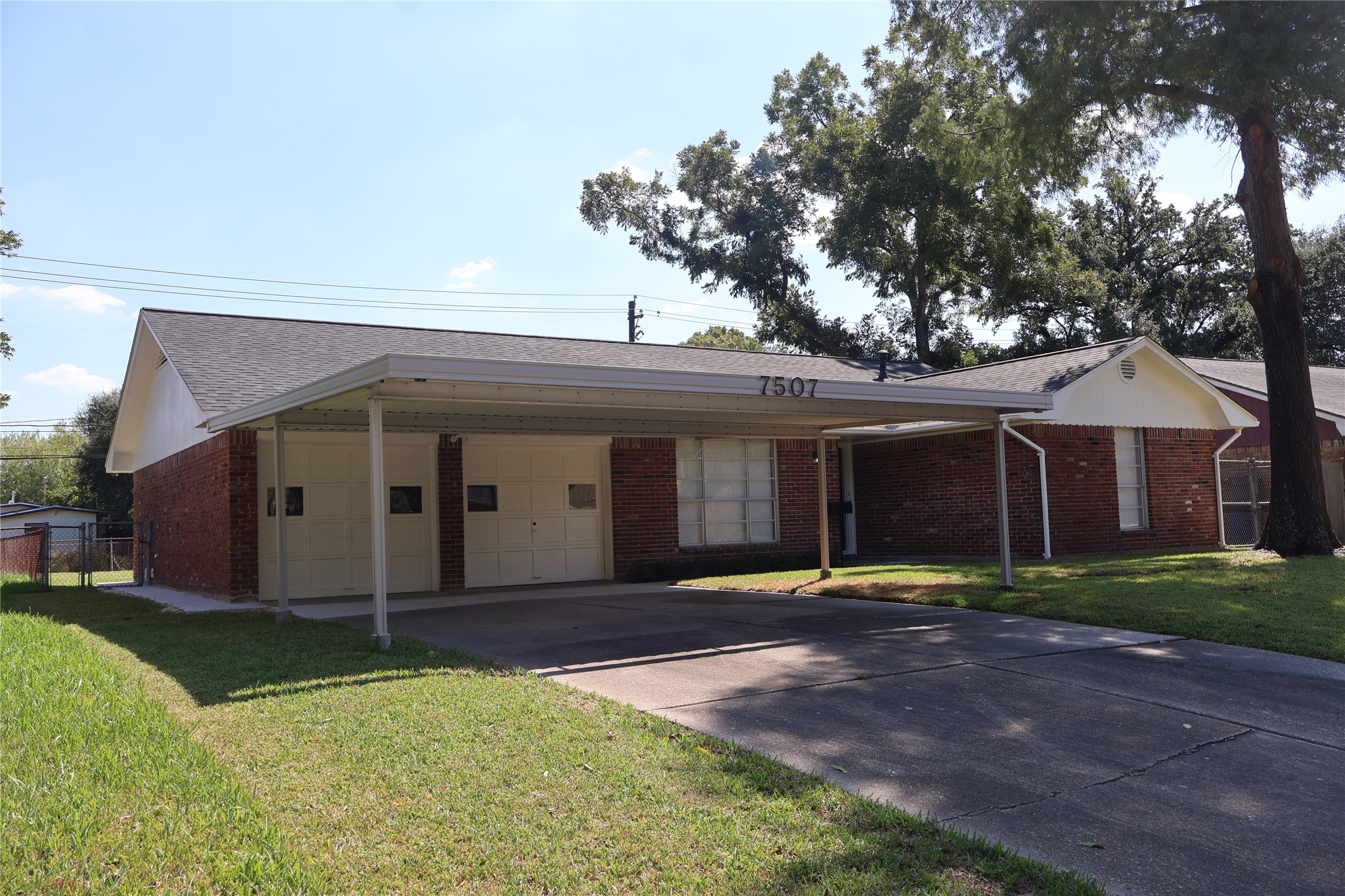 7507 Sandpiper Drive Property Photo 1