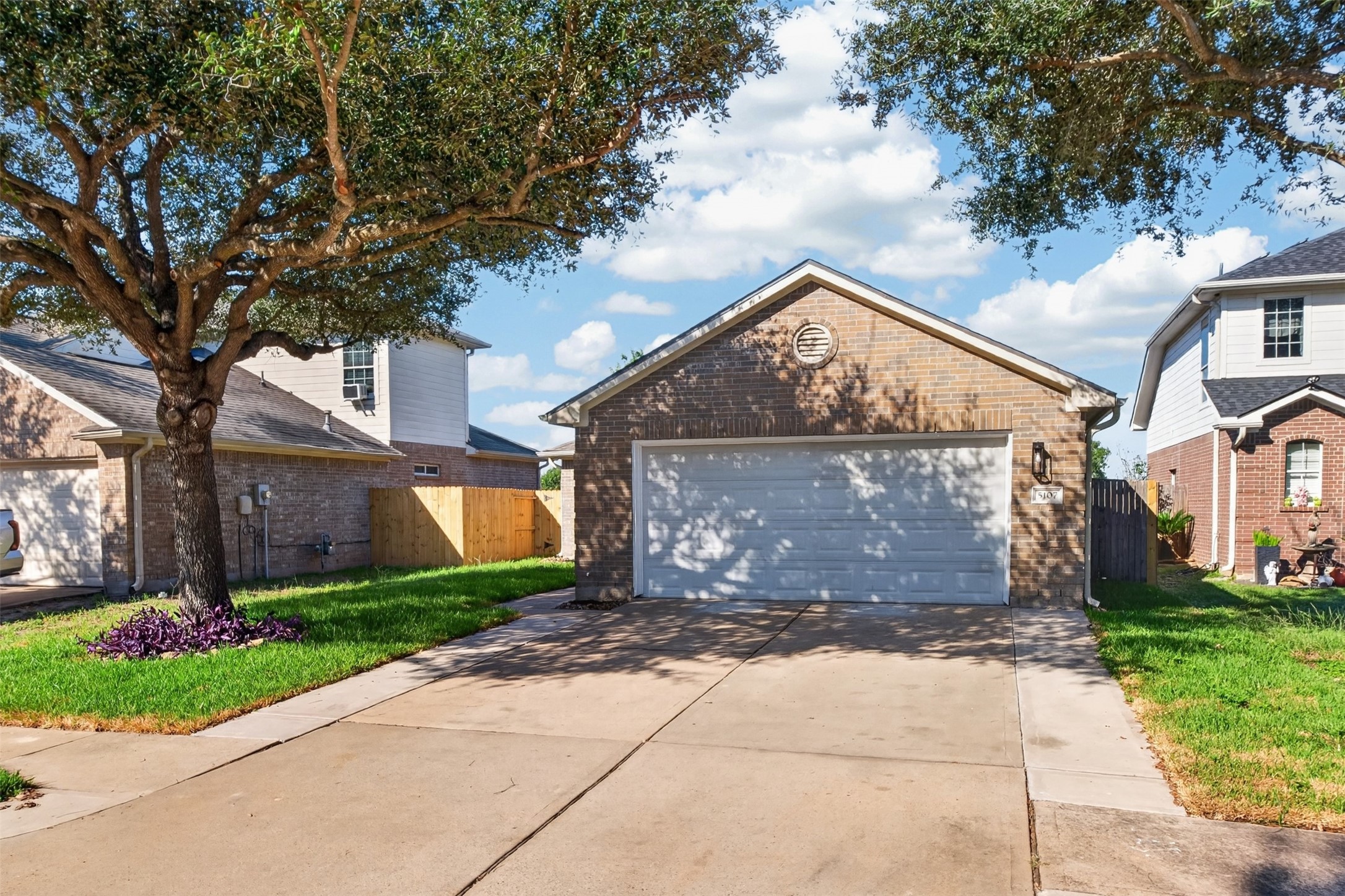 5107 Royal Cypress Drive Property Photo 4