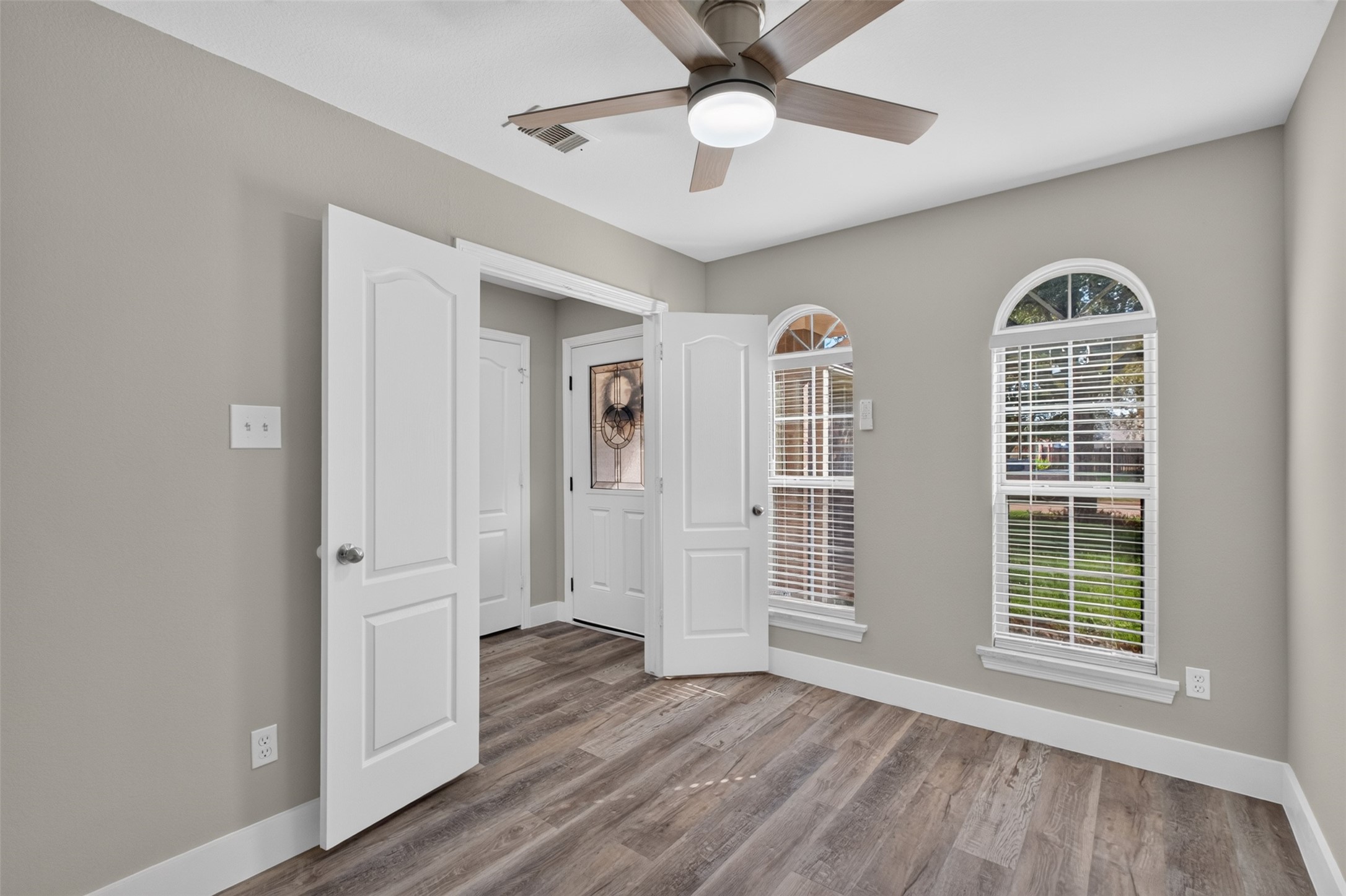 5107 Royal Cypress Drive Property Photo 10
