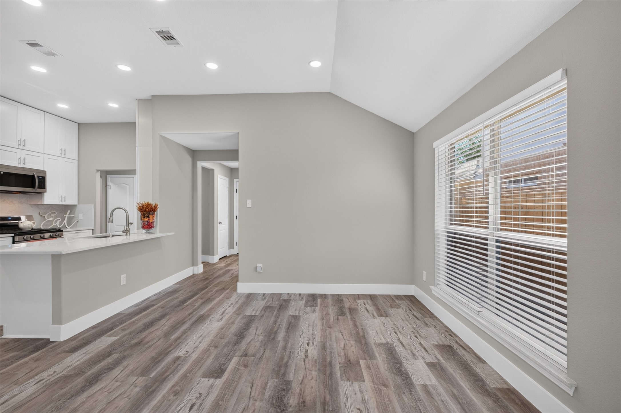 5107 Royal Cypress Drive Property Photo 13