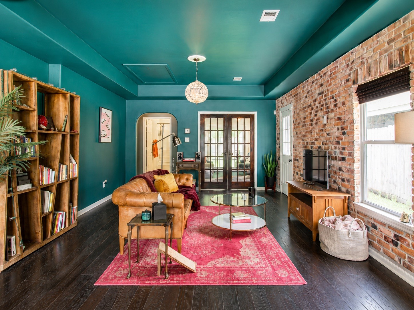 8647 Suburban Oaks Road Property Photo 1