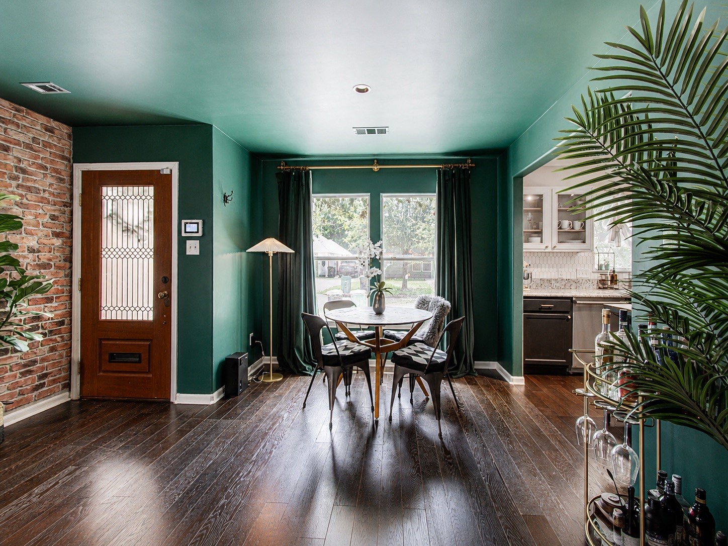 8647 Suburban Oaks Road Property Photo 2