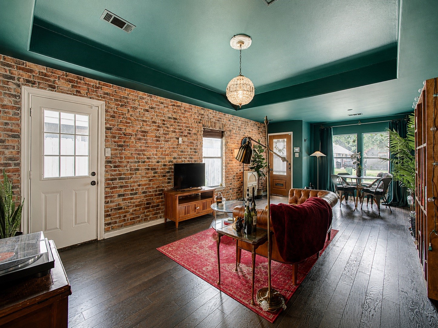 8647 Suburban Oaks Road Property Photo 4