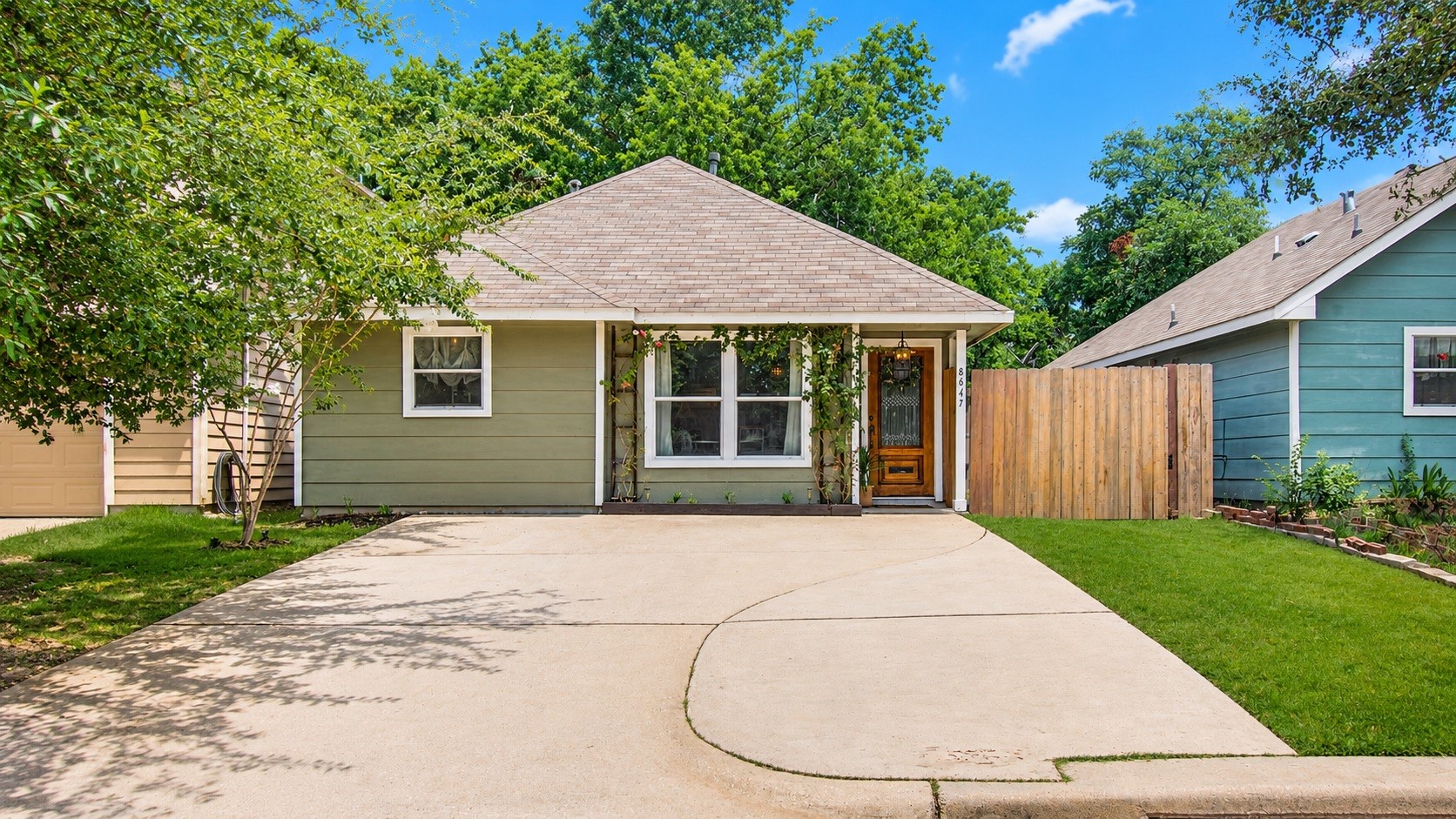 8647 Suburban Oaks Road Property Photo 6