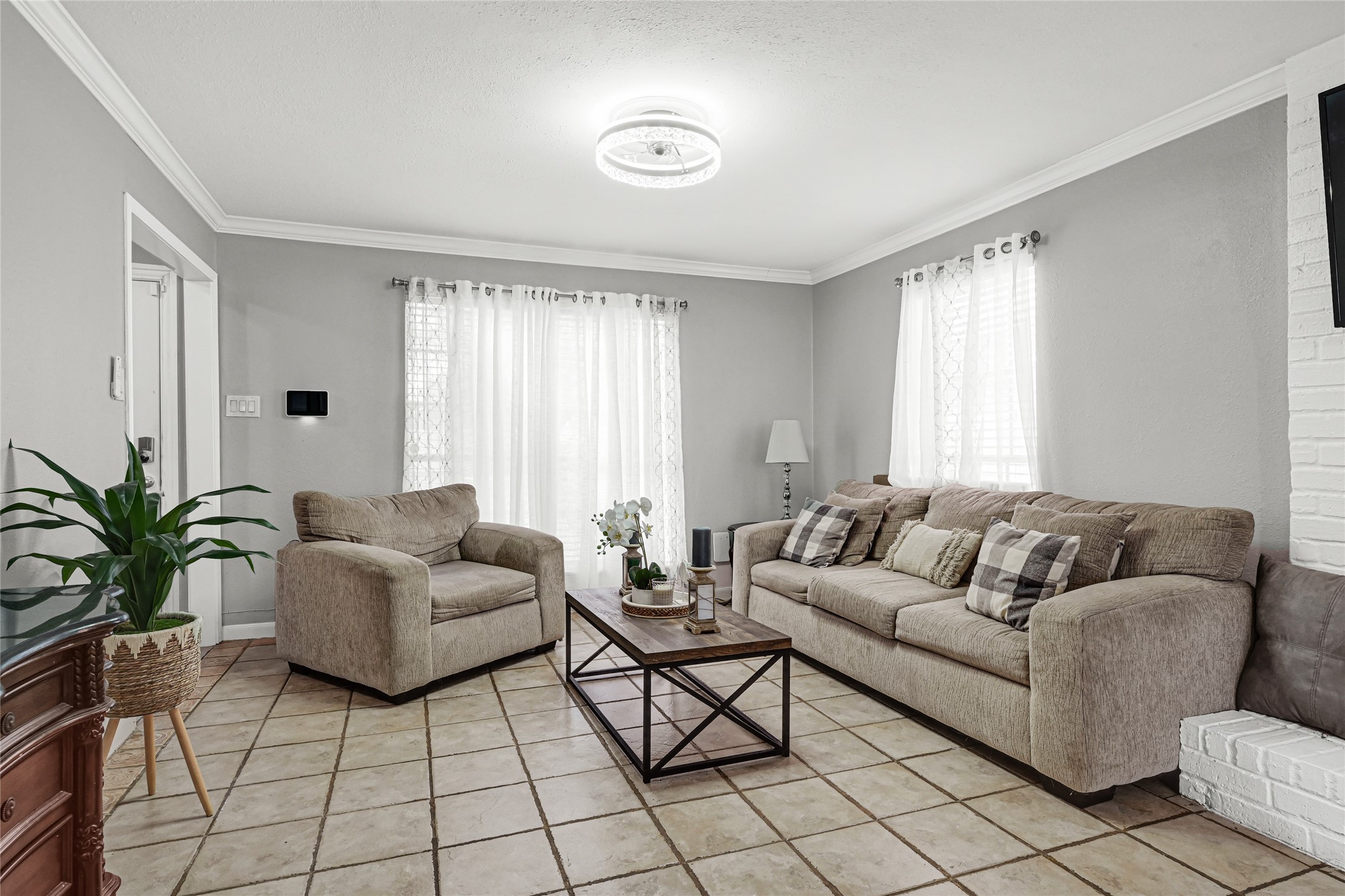 18014 Autumn Hills Drive Property Photo 3